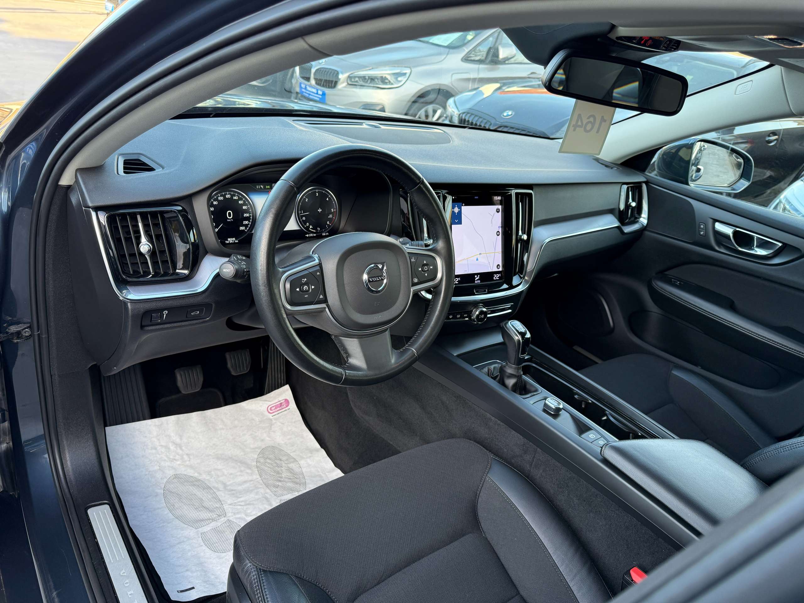 b1f1f65e-fbc3-47ce-82ba-2df0c443ef2f13-volvo-v60-2-0-d3-150pk-navigatie-full-led-camera-leder-pdc.jpg