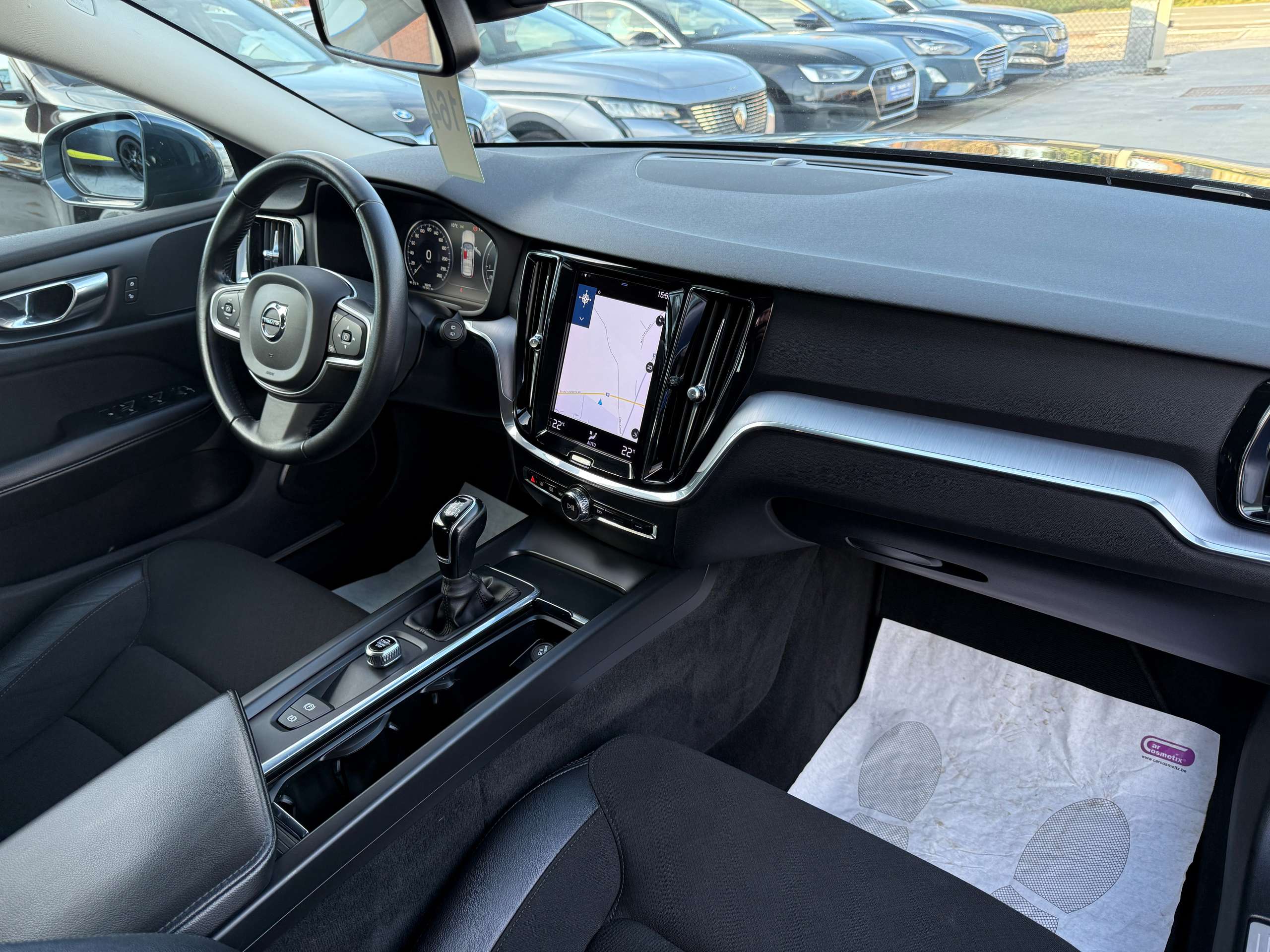 b1f1f65e-fbc3-47ce-82ba-2df0c443ef2f24-volvo-v60-2-0-d3-150pk-navigatie-full-led-camera-leder-pdc.jpg
