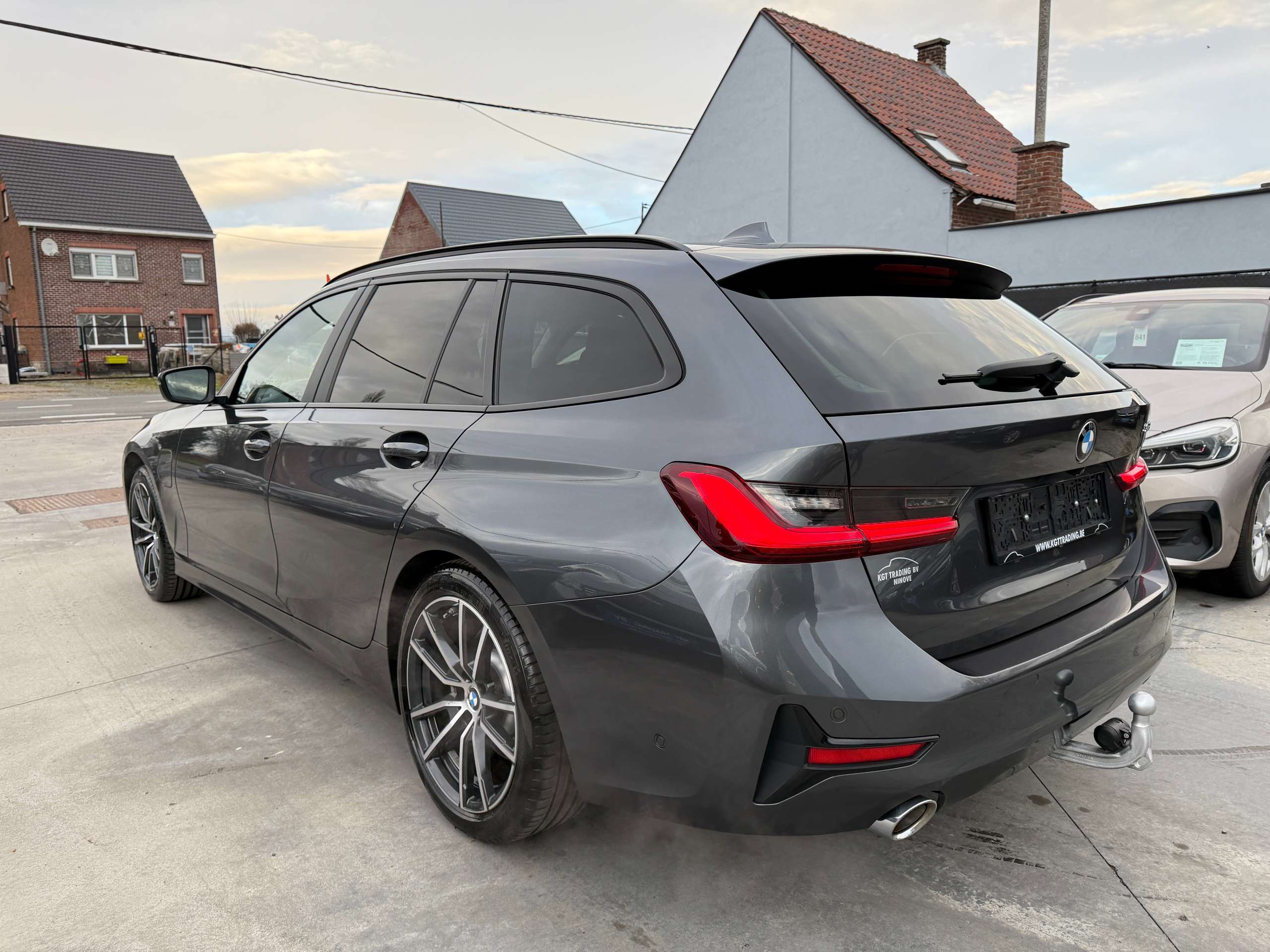 bd80a69b-c774-4a95-98ba-ba3599e9c3107-bmw-330-e-touring-pano-dak-camera-hifi-adaptif-cruise-led.jpg