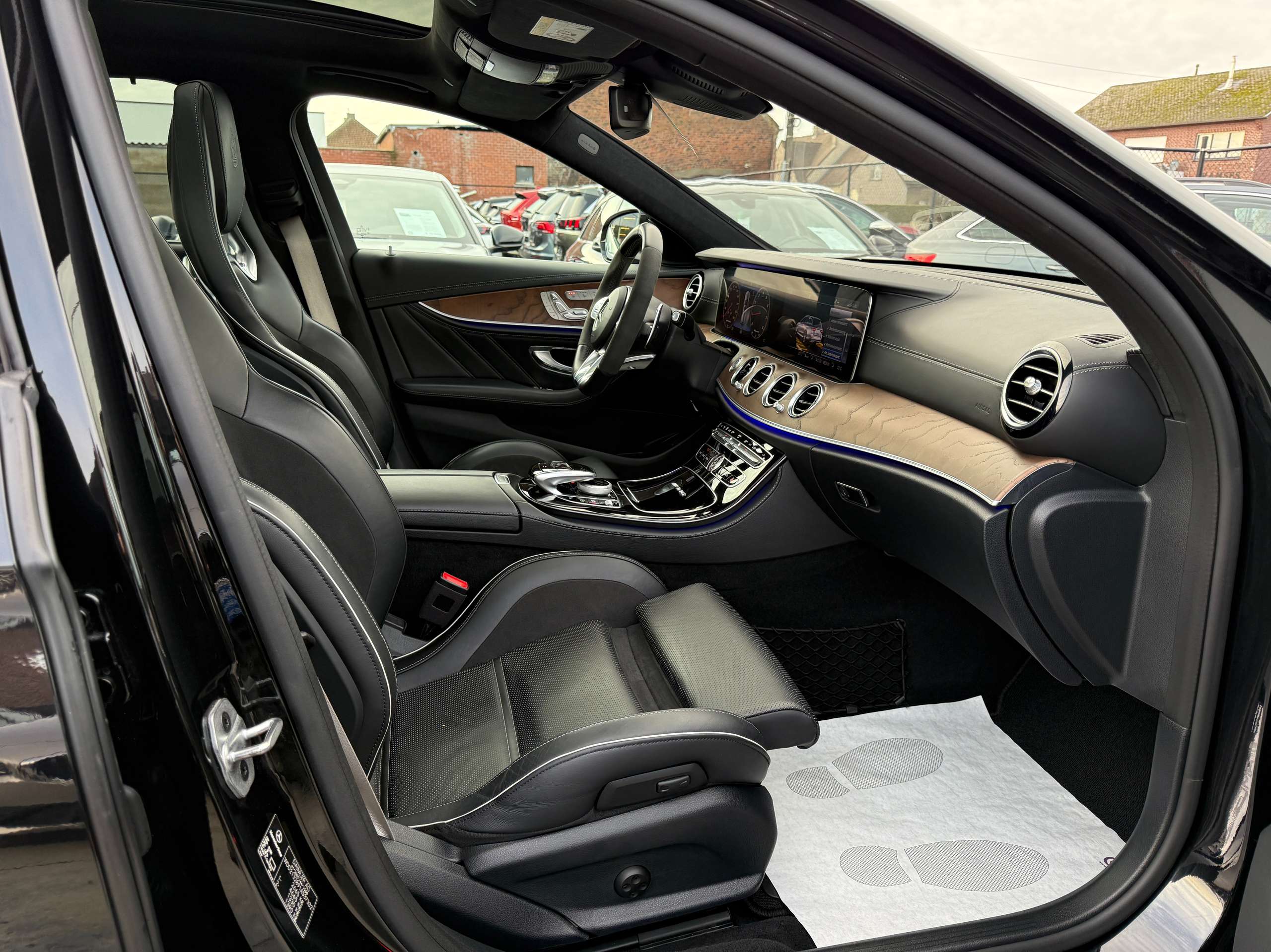 e2de33e6-5d73-405b-a0ee-cadd716cf61034-mercedes-benz-e-63-amg-s-4matic-performance-seats-360-pano-drivers-pack.jpg