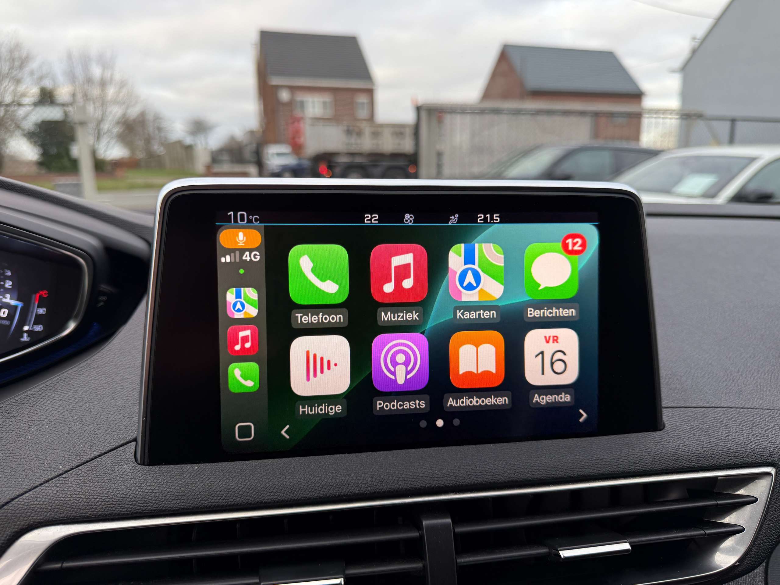 e82fbf6c-337b-4639-961f-10afec796bb623-peugeot-3008-1-2i-130pk-navigatie-zwart-leder-camera-carplay.jpg