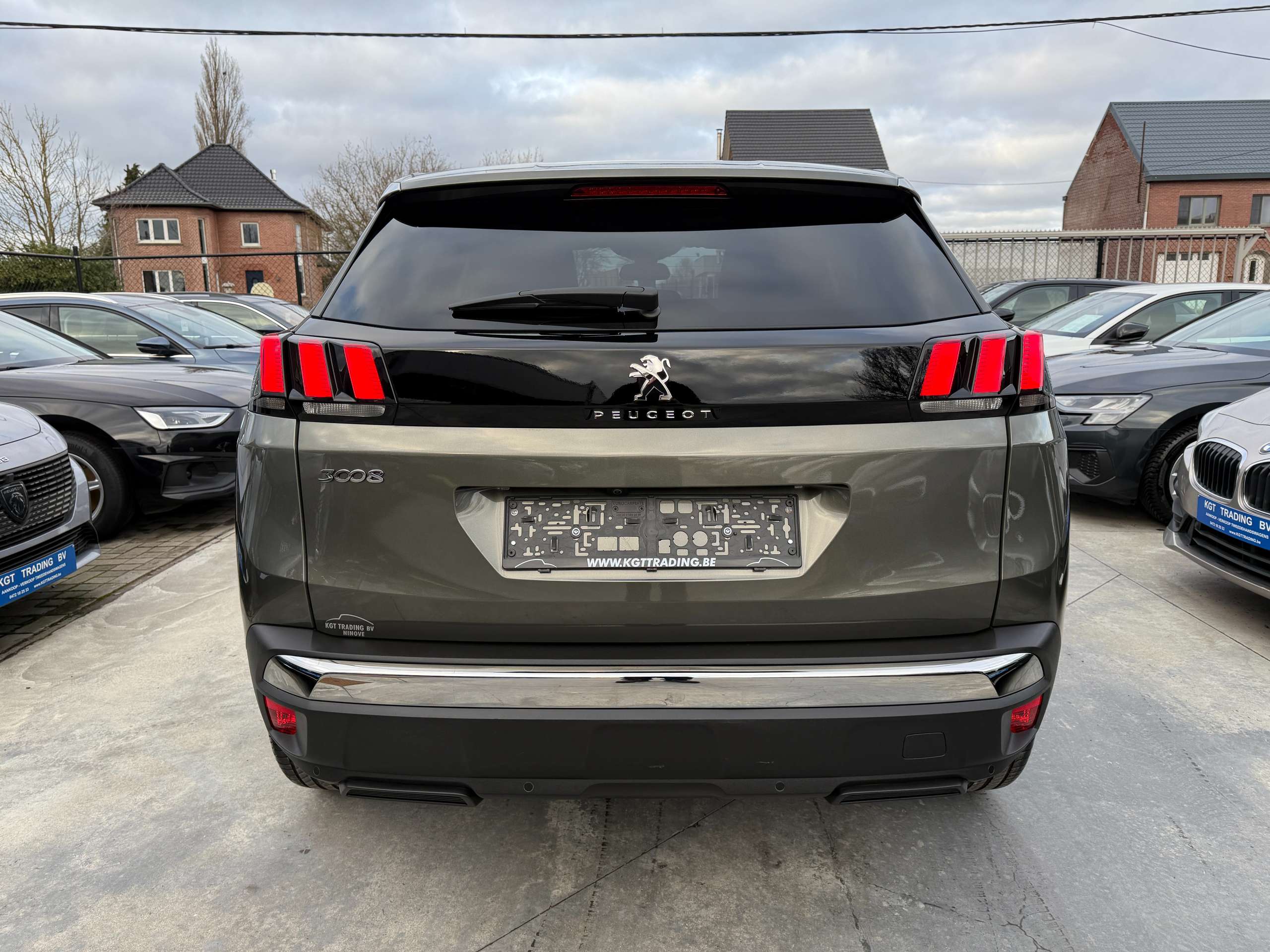 e82fbf6c-337b-4639-961f-10afec796bb66-peugeot-3008-1-2i-130pk-navigatie-zwart-leder-camera-carplay.jpg