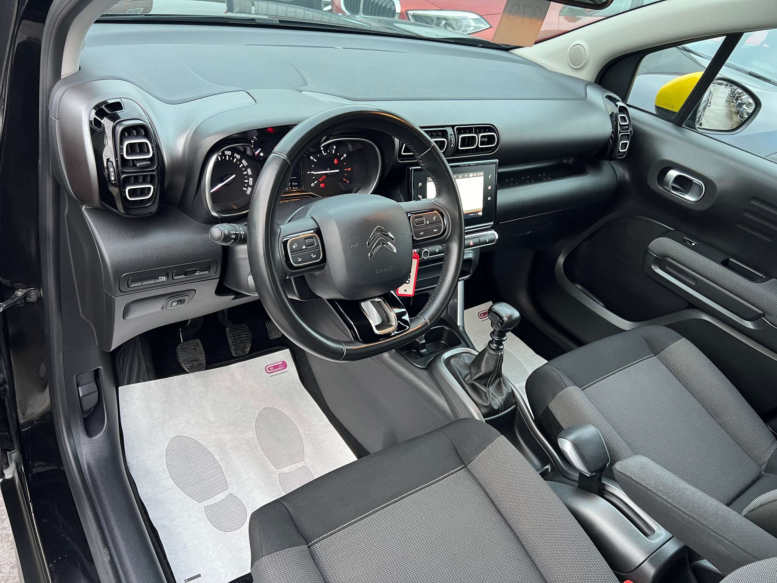 e87ee8e5-8071-48a8-9f0d-d2010a68151812-citroen-c3-aircross-1-2i-puretech-navigatie-carplay-pdc-bluetooth-led.jpg