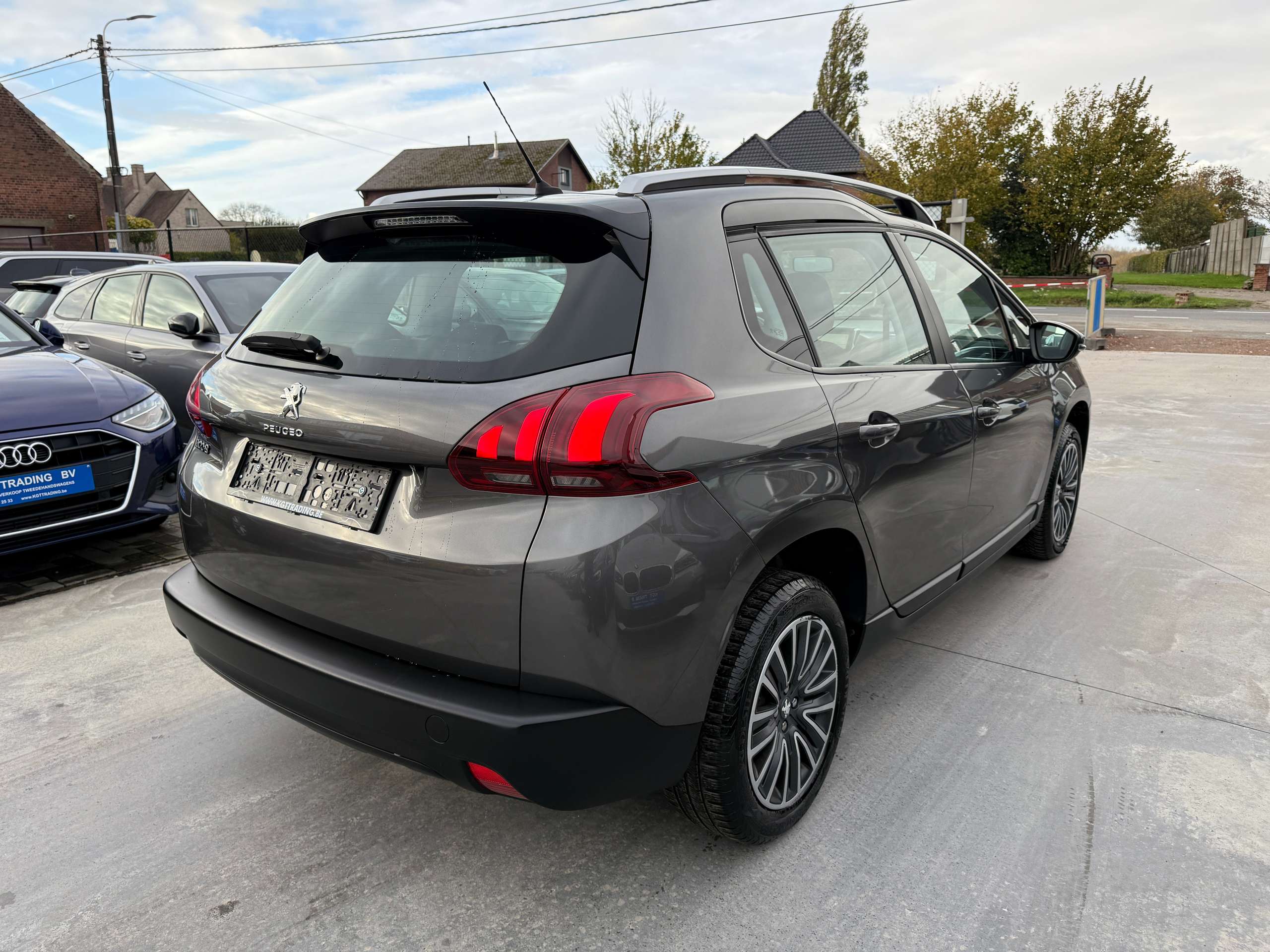fc5bcafe-7219-41c5-b8a8-3825b5b47a0a5-peugeot-2008-1-2i-puretech-83pk-navigatie-carplay-bluetooth-a-c.jpg