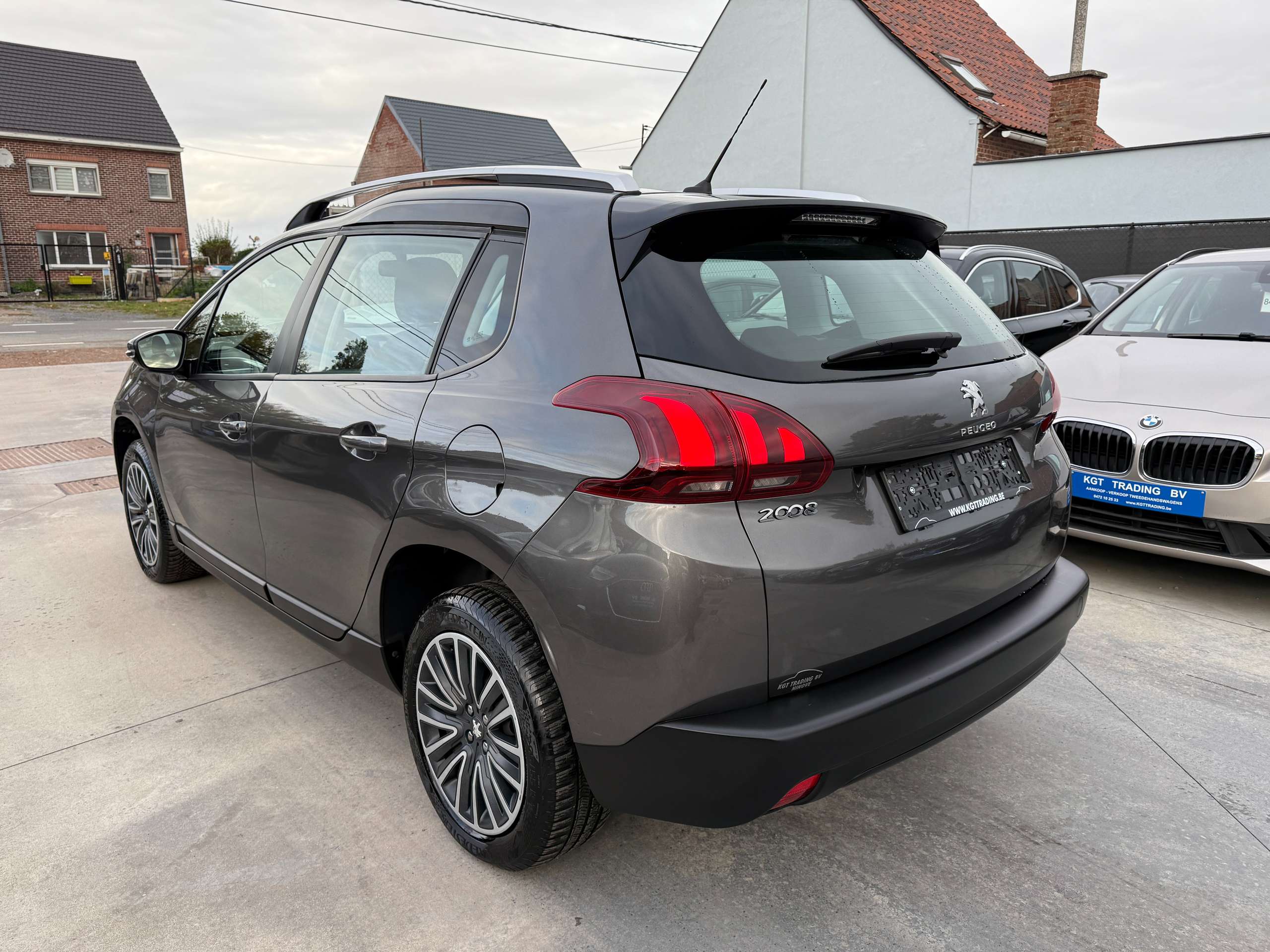 fc5bcafe-7219-41c5-b8a8-3825b5b47a0a7-peugeot-2008-1-2i-puretech-83pk-navigatie-carplay-bluetooth-a-c.jpg