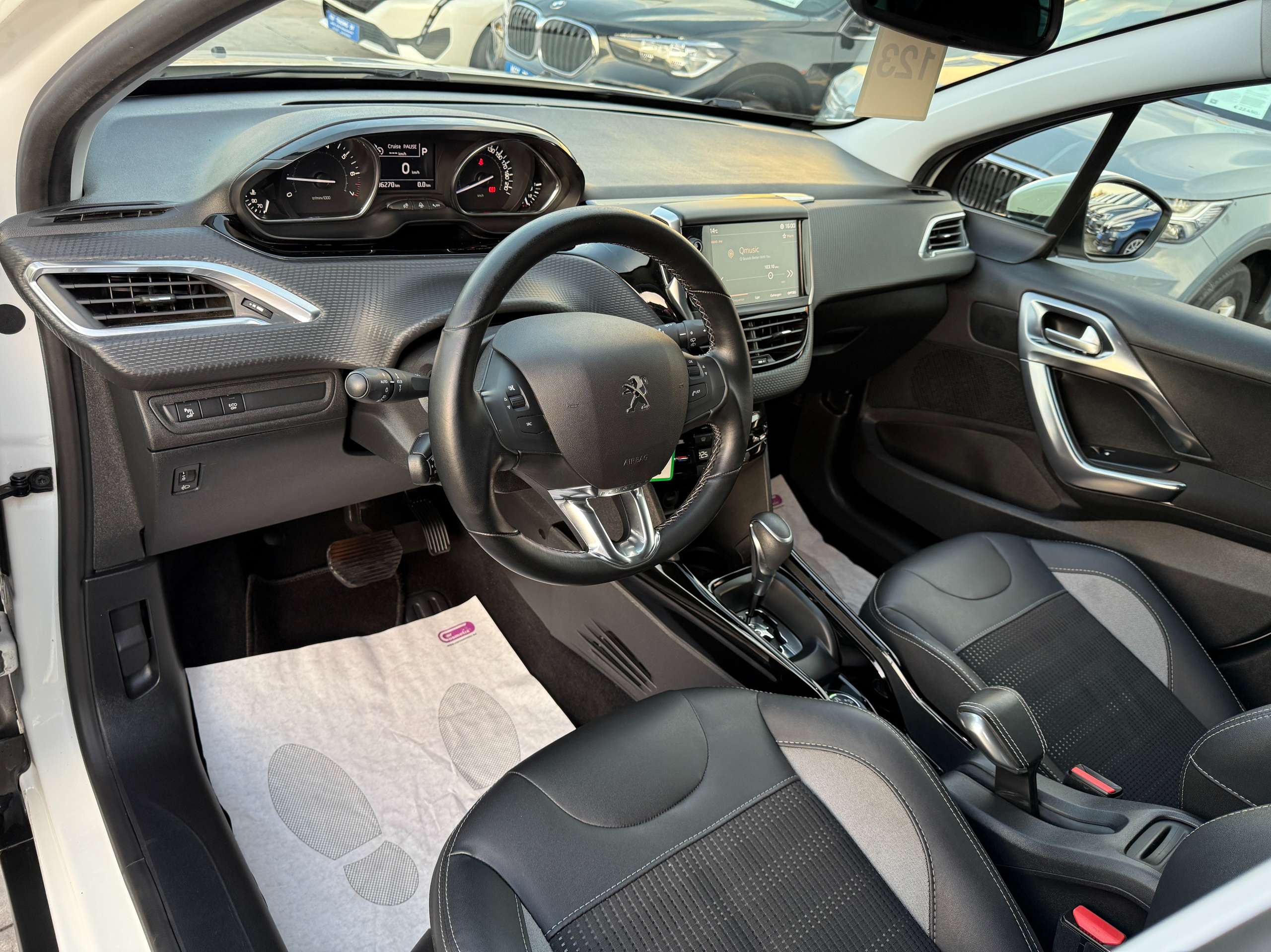 ff229a92-2047-41ef-9177-94b98885beab12-peugeot-2008-1-2i-automaat-allure-leder-camera-full-led-navi.jpg