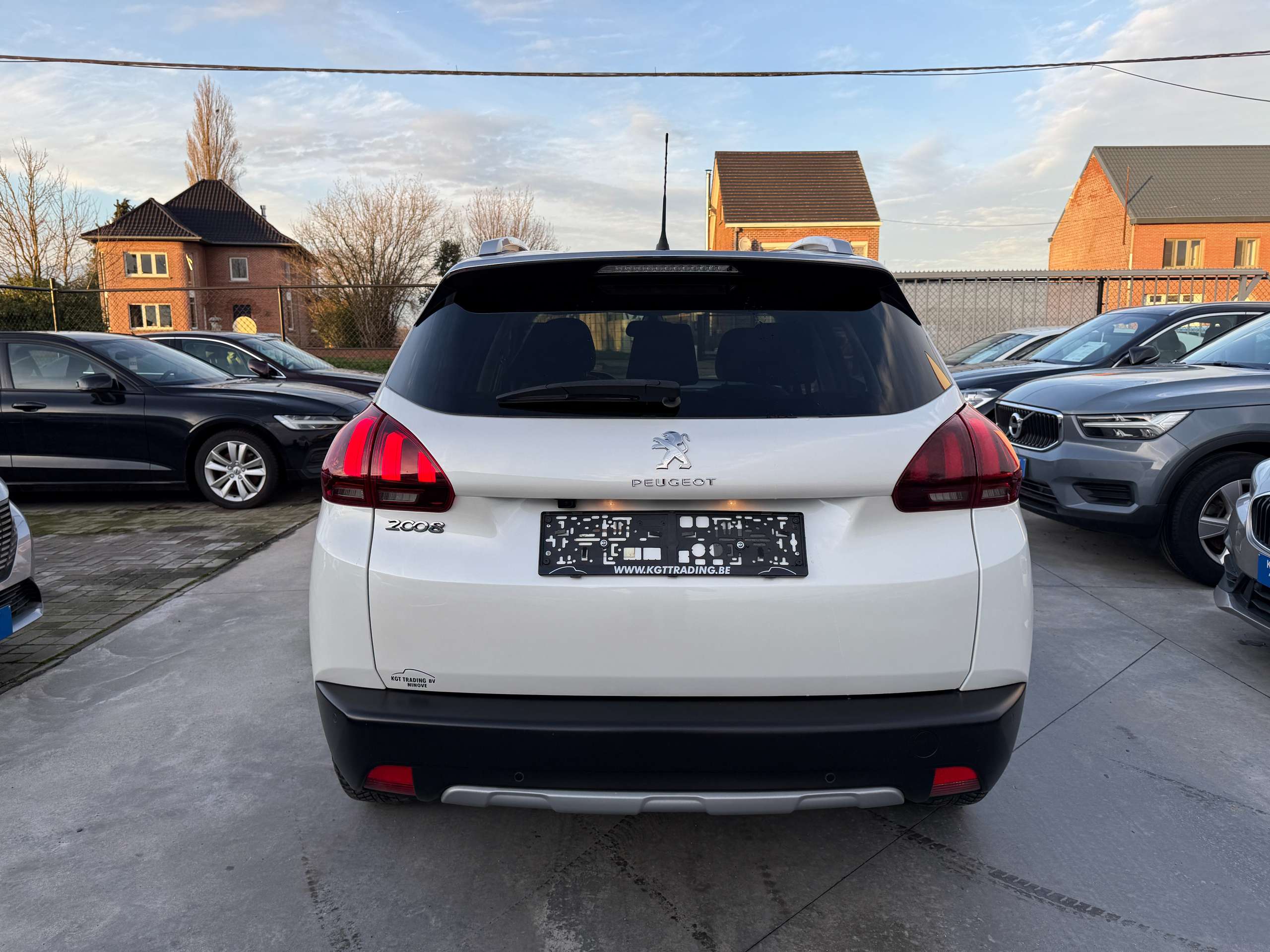 ff229a92-2047-41ef-9177-94b98885beab6-peugeot-2008-1-2i-automaat-allure-leder-camera-full-led-navi.jpg