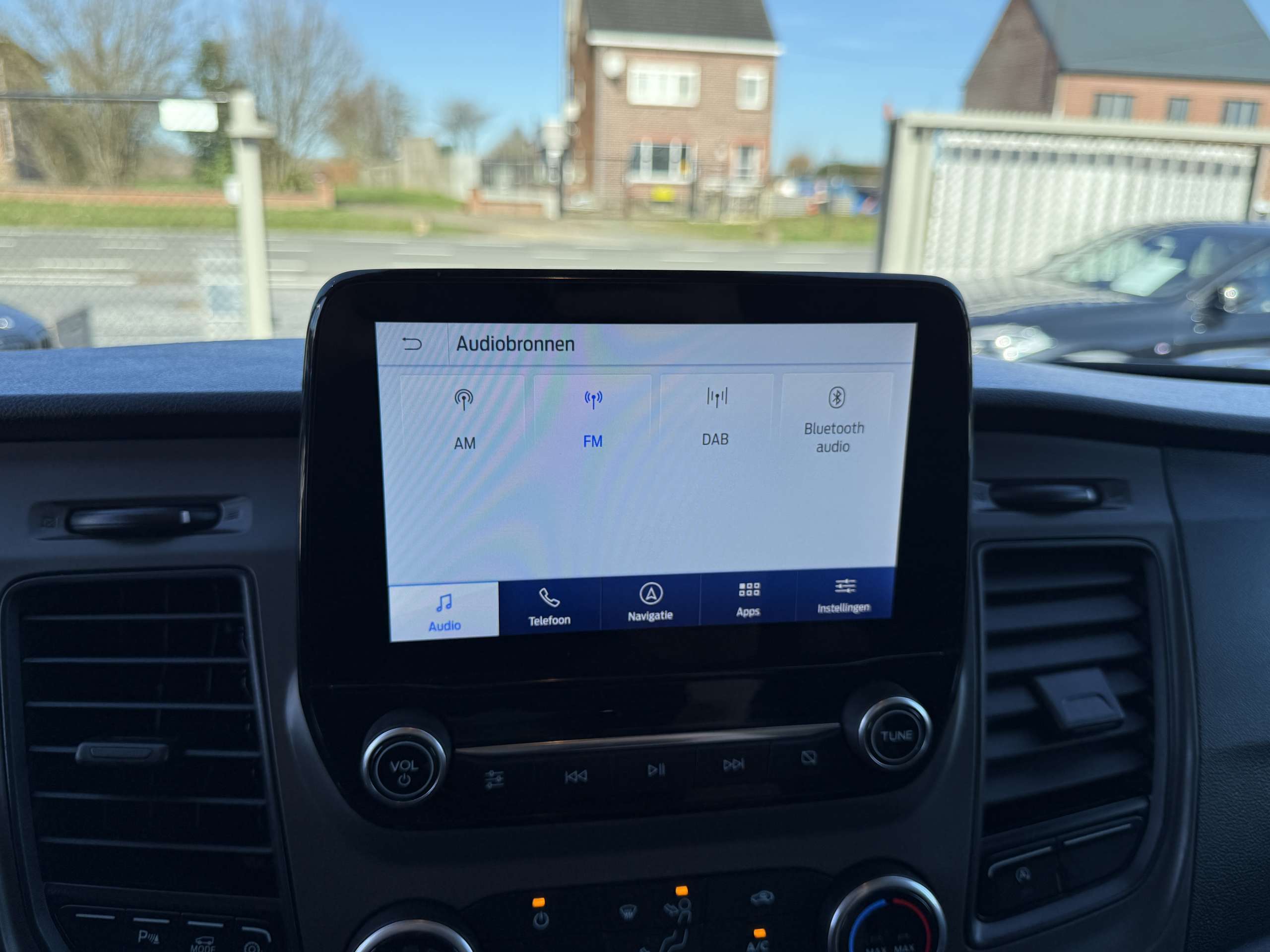 0b98ff54-7b31-45cb-9ea3-990d4792b5cd24-ford-transit-custom-2-0-tdci-3-zit-navigatie-camera-carplay-led-pdc.jpg