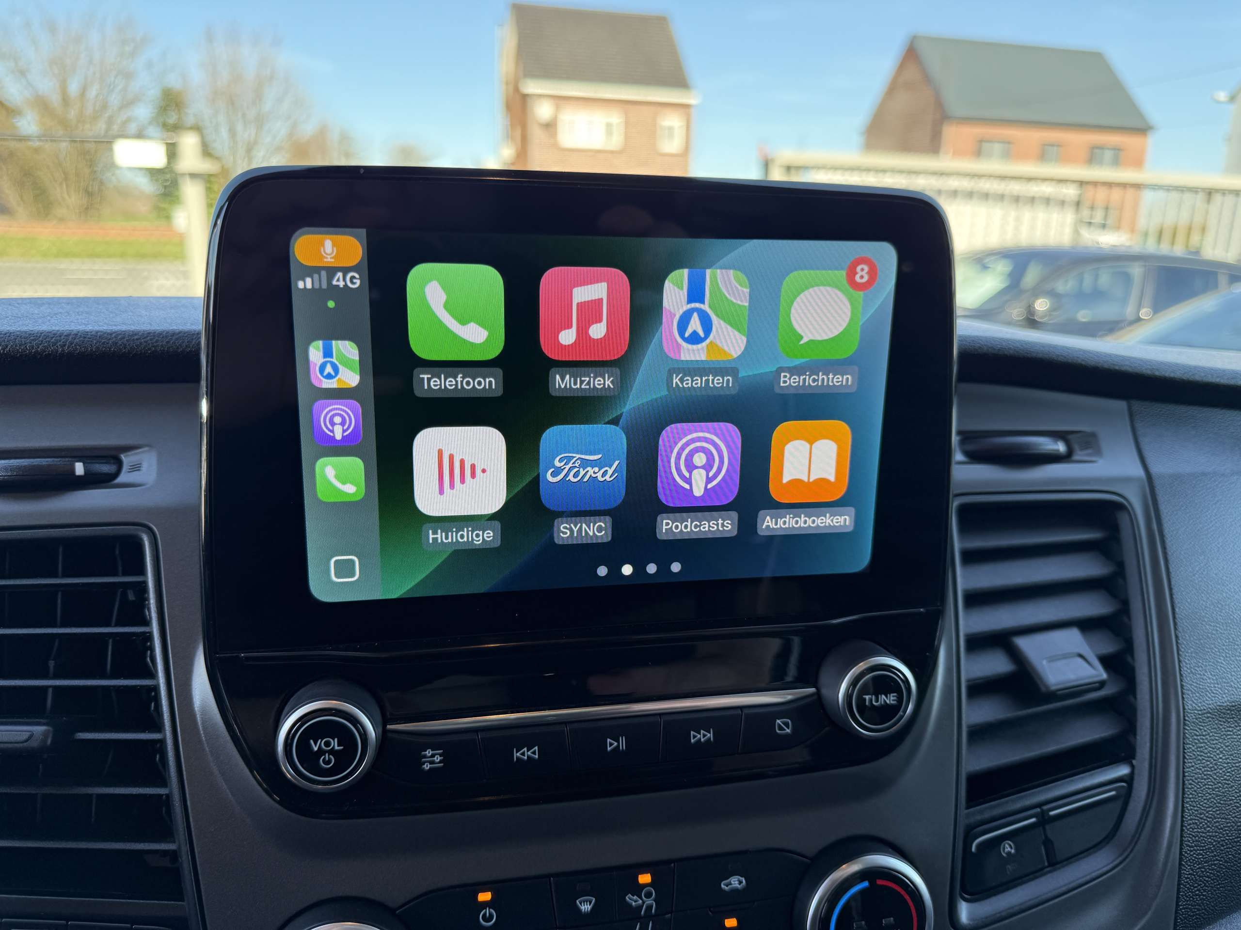 0b98ff54-7b31-45cb-9ea3-990d4792b5cd25-ford-transit-custom-2-0-tdci-3-zit-navigatie-camera-carplay-led-pdc.jpg