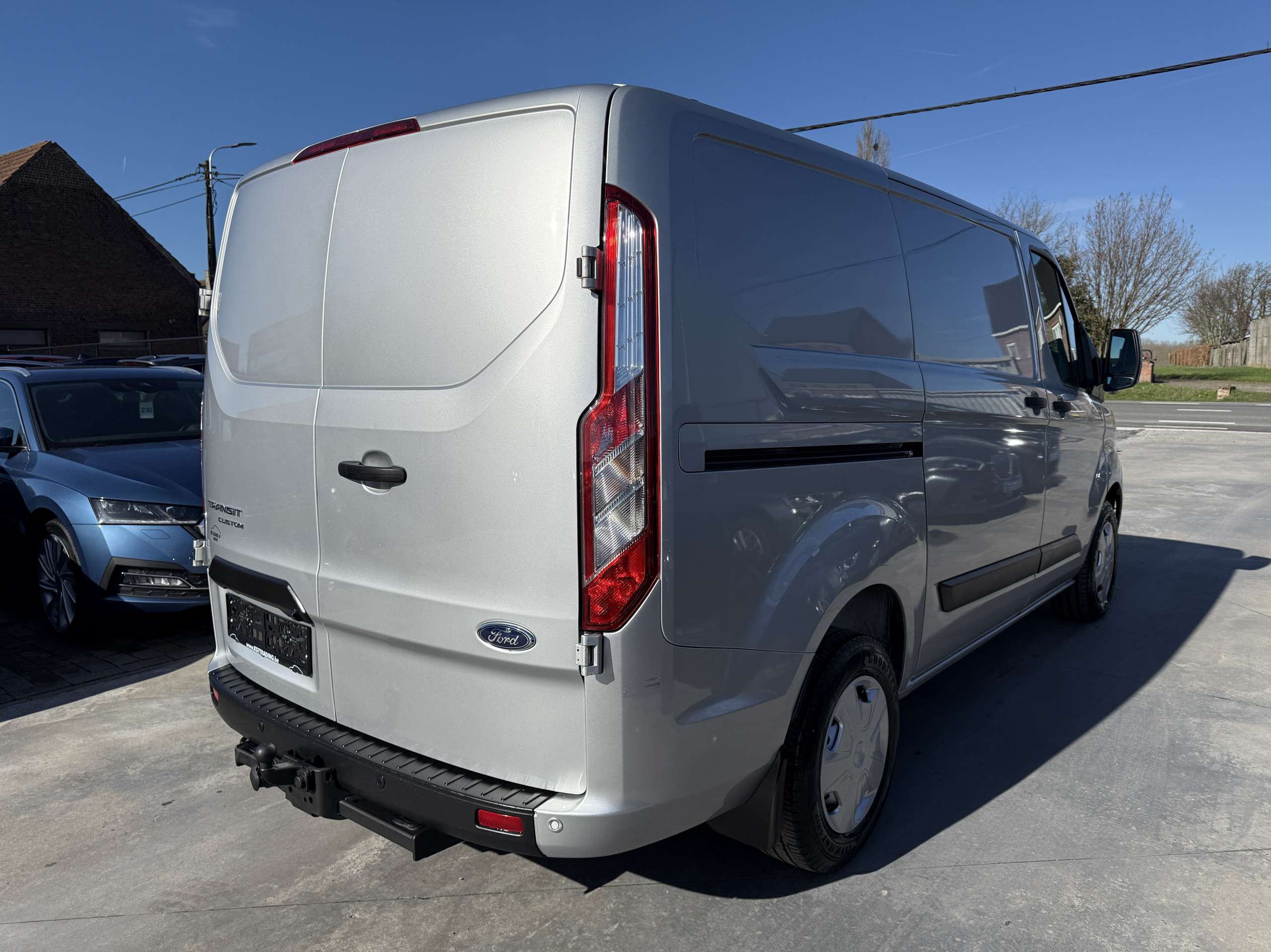 0b98ff54-7b31-45cb-9ea3-990d4792b5cd5-ford-transit-custom-2-0-tdci-3-zit-navigatie-camera-carplay-led-pdc.jpg