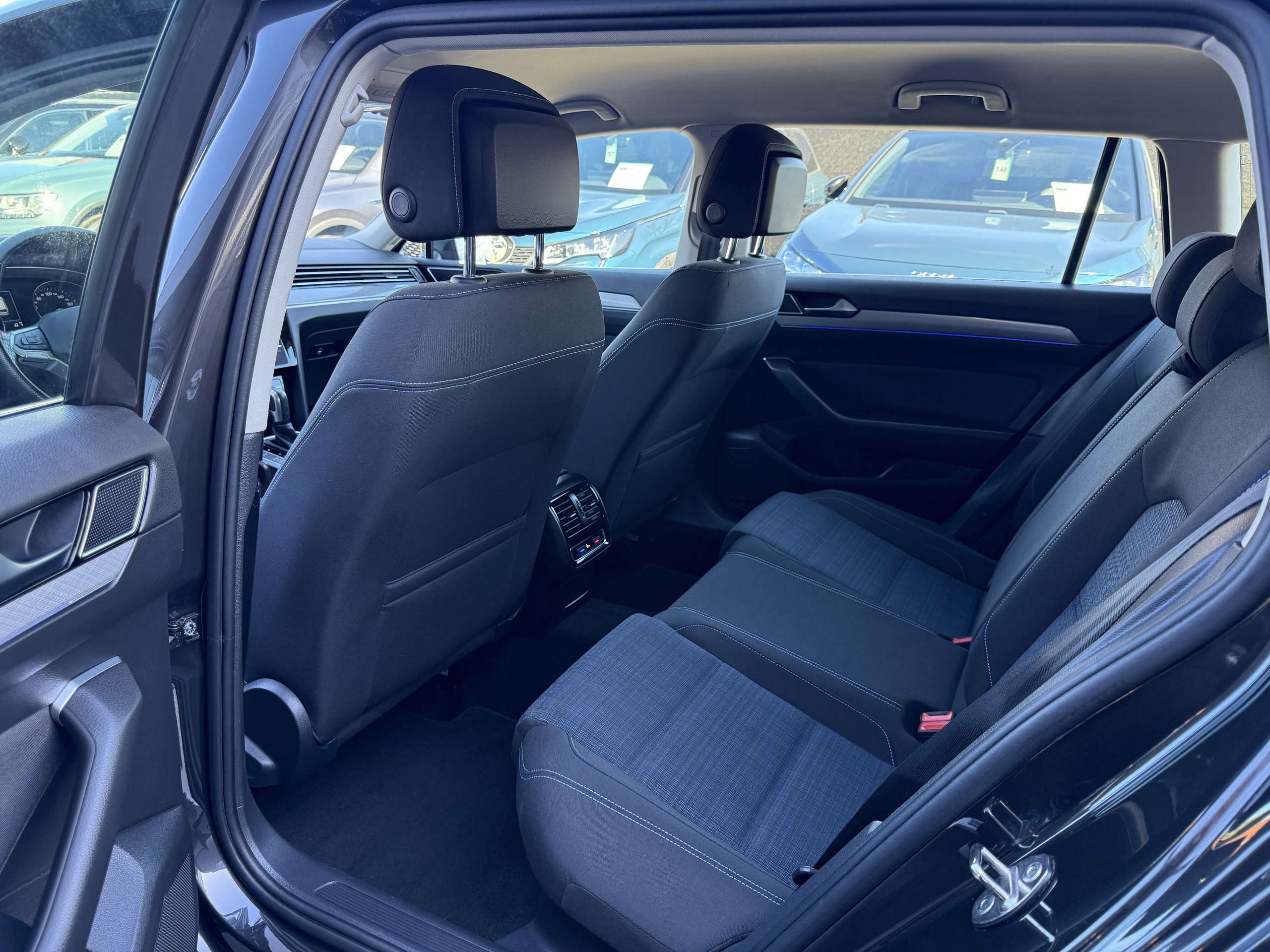 1678ec2d-7f80-45de-b187-4ff44c5bde7916-volkswagen-passat-variant-1-4-tsi-gte-hybride-full-led-camera-navi-carplay.jpg