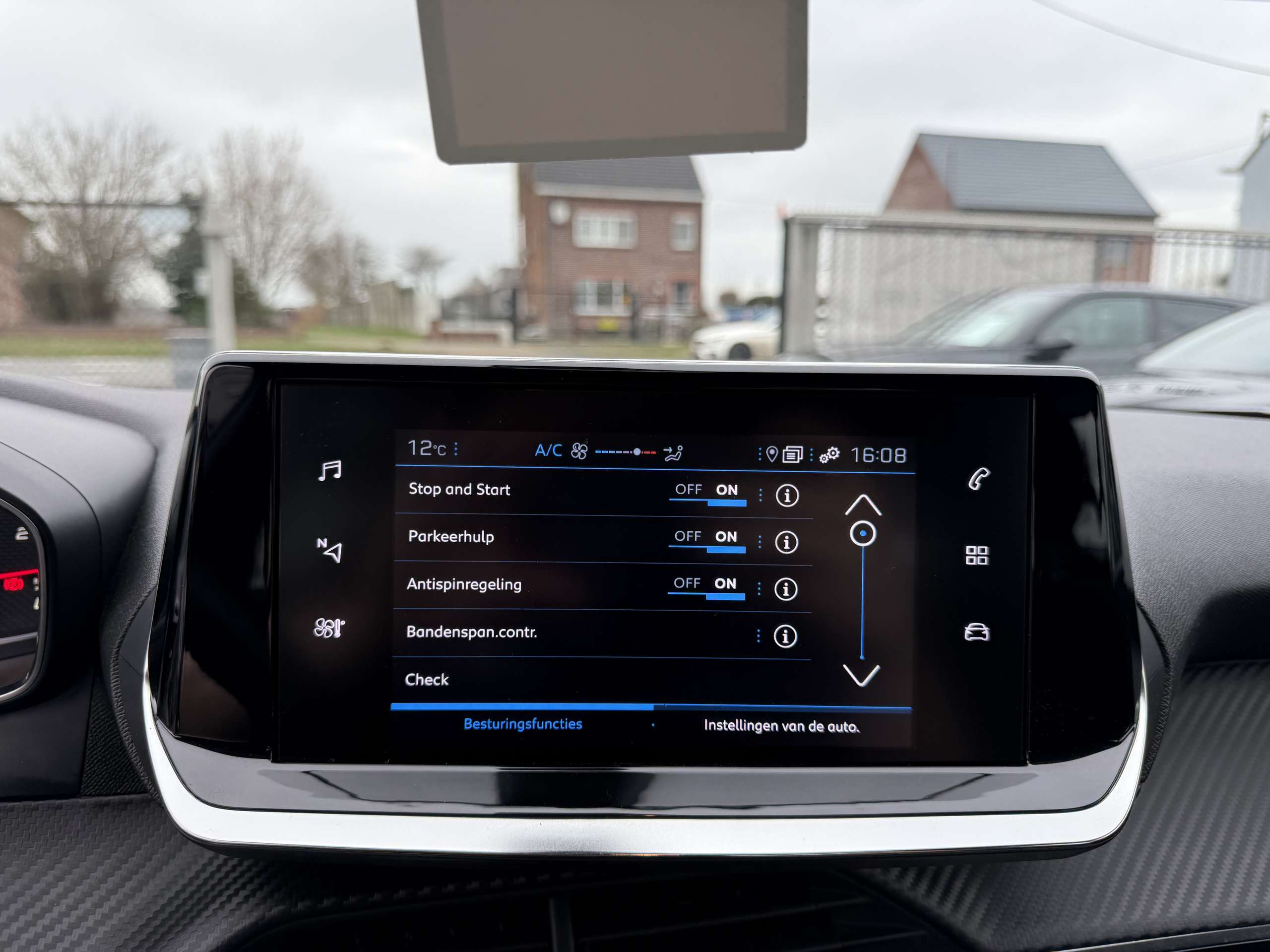 27c99b96-5e0c-4b18-8b79-ffe0dc45003a22-peugeot-2008-1-2i-automaat-130pk-navigatie-full-led-carplay-pdc.jpg