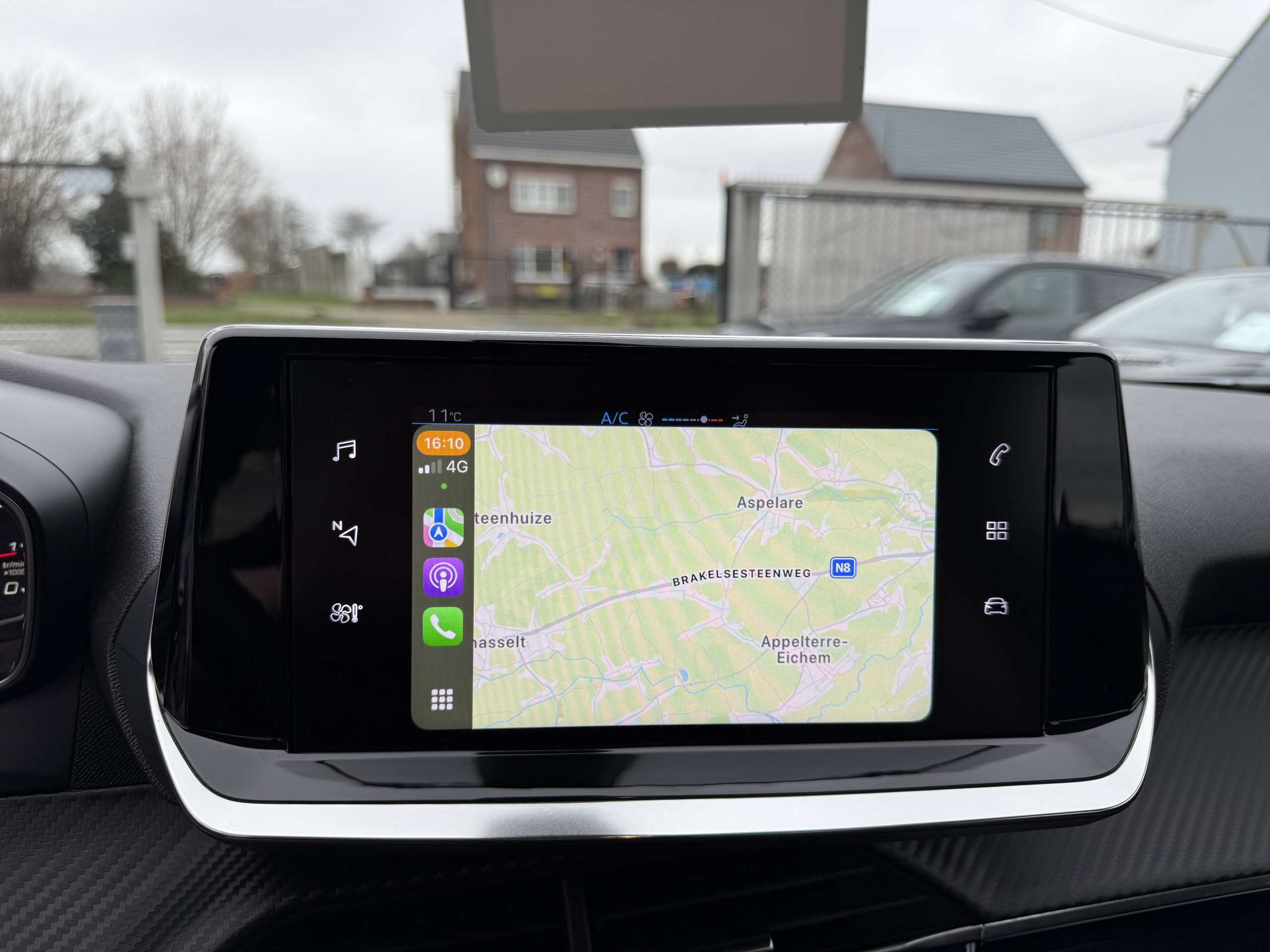 27c99b96-5e0c-4b18-8b79-ffe0dc45003a25-peugeot-2008-1-2i-automaat-130pk-navigatie-full-led-carplay-pdc.jpg