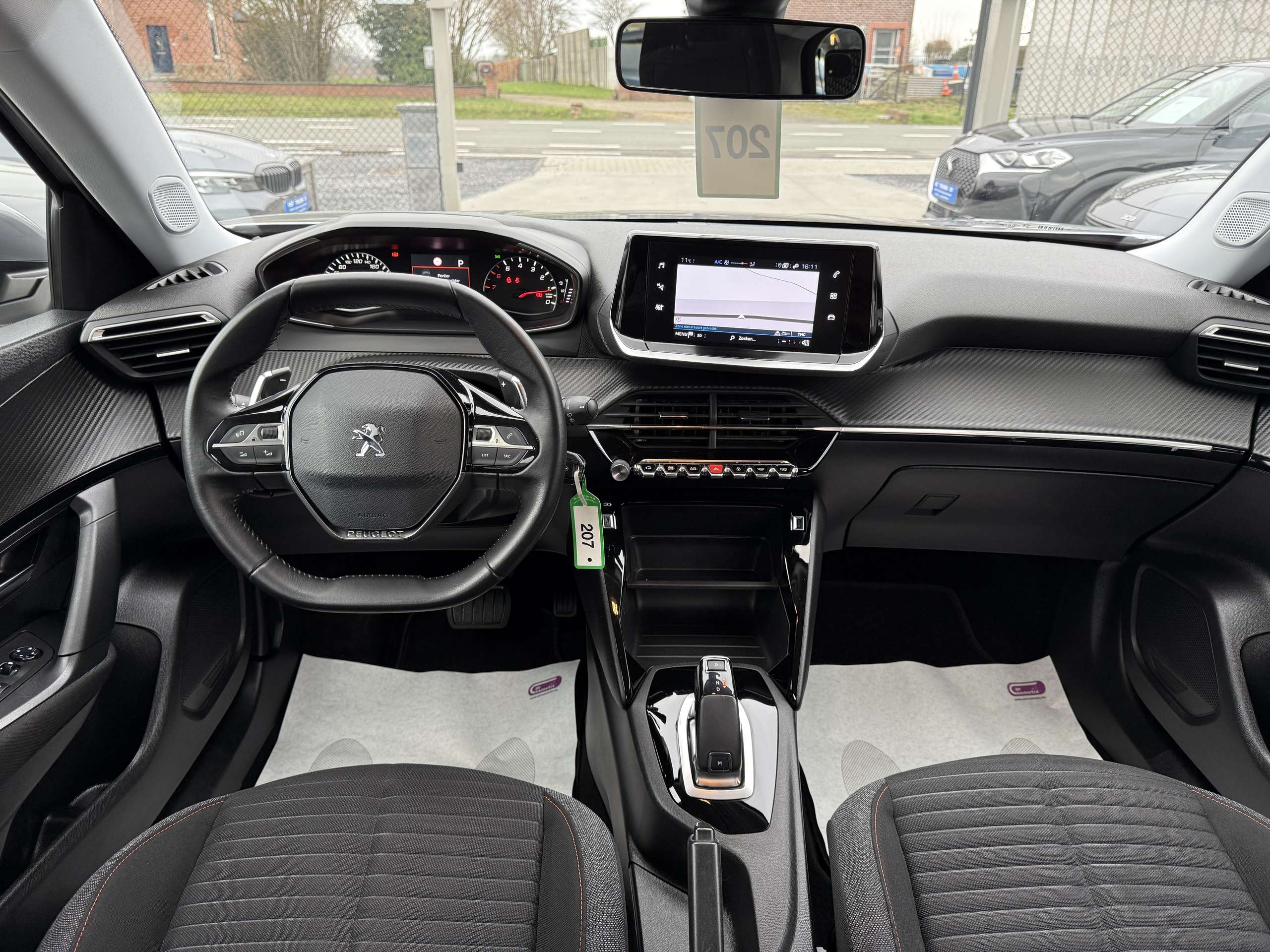 27c99b96-5e0c-4b18-8b79-ffe0dc45003a30-peugeot-2008-1-2i-automaat-130pk-navigatie-full-led-carplay-pdc.jpg
