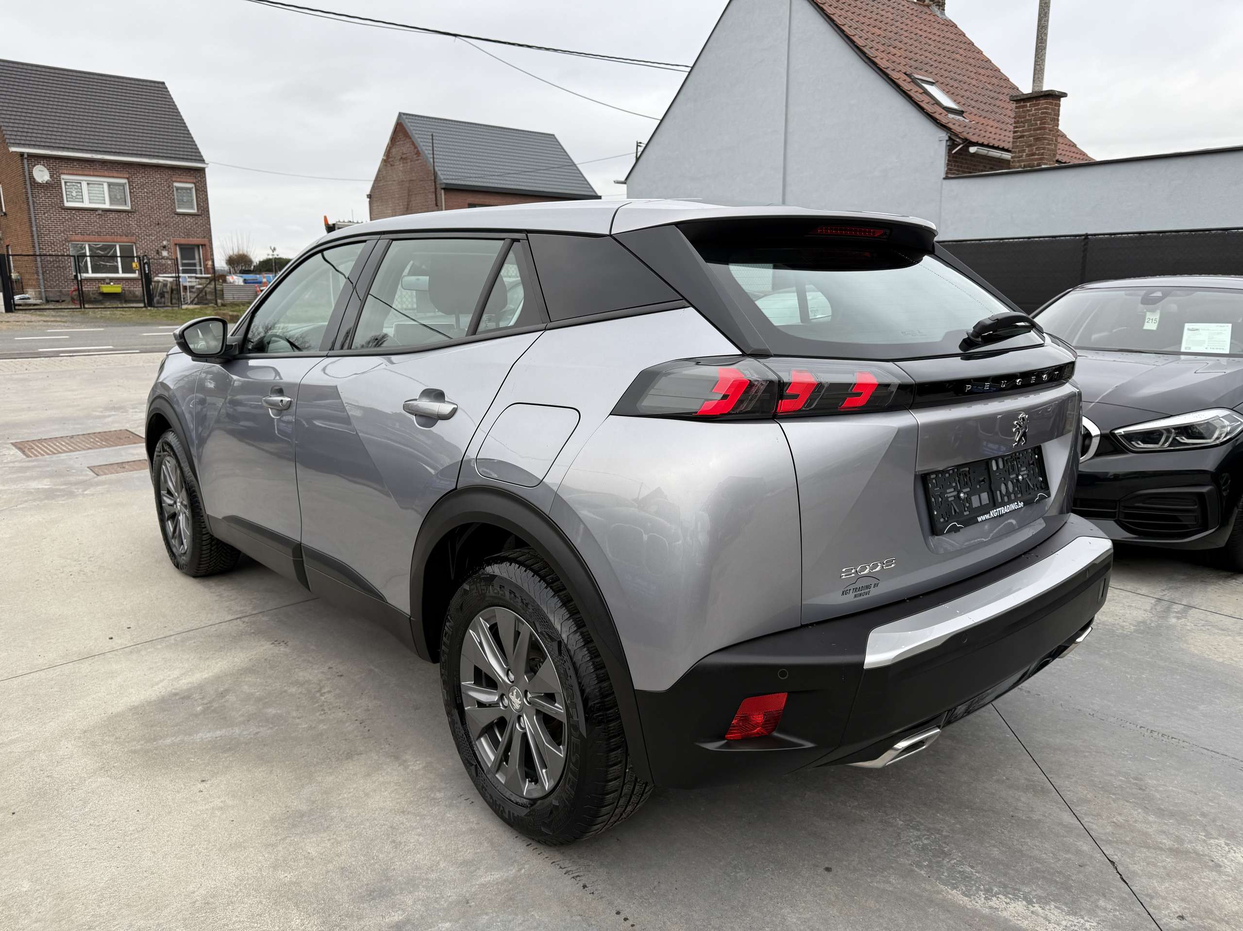 27c99b96-5e0c-4b18-8b79-ffe0dc45003a7-peugeot-2008-1-2i-automaat-130pk-navigatie-full-led-carplay-pdc.jpg