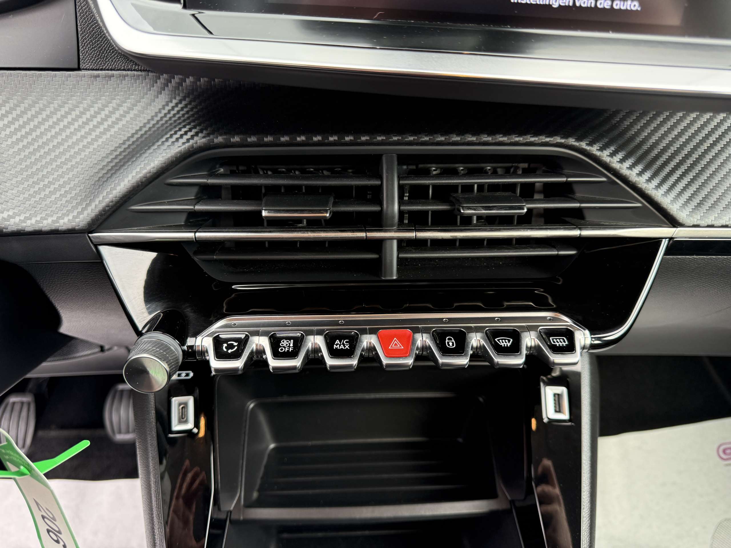 3167fddb-a12f-42c3-8433-b456e41b272722-peugeot-2008-1-2i-101pk-full-led-navigatie-pdc-dab-carplay-ac.jpg