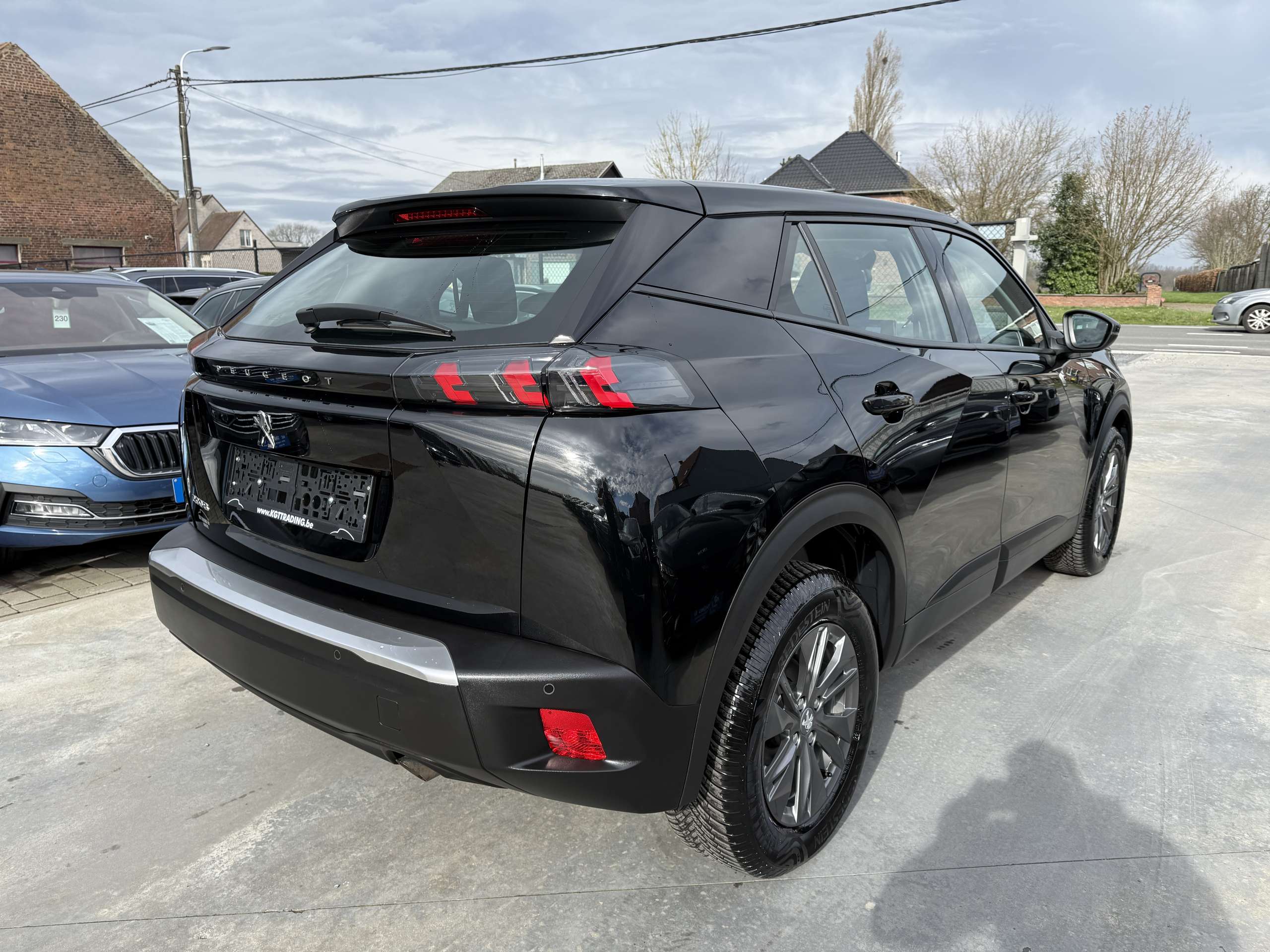 3167fddb-a12f-42c3-8433-b456e41b27275-peugeot-2008-1-2i-101pk-full-led-navigatie-pdc-dab-carplay-ac.jpg