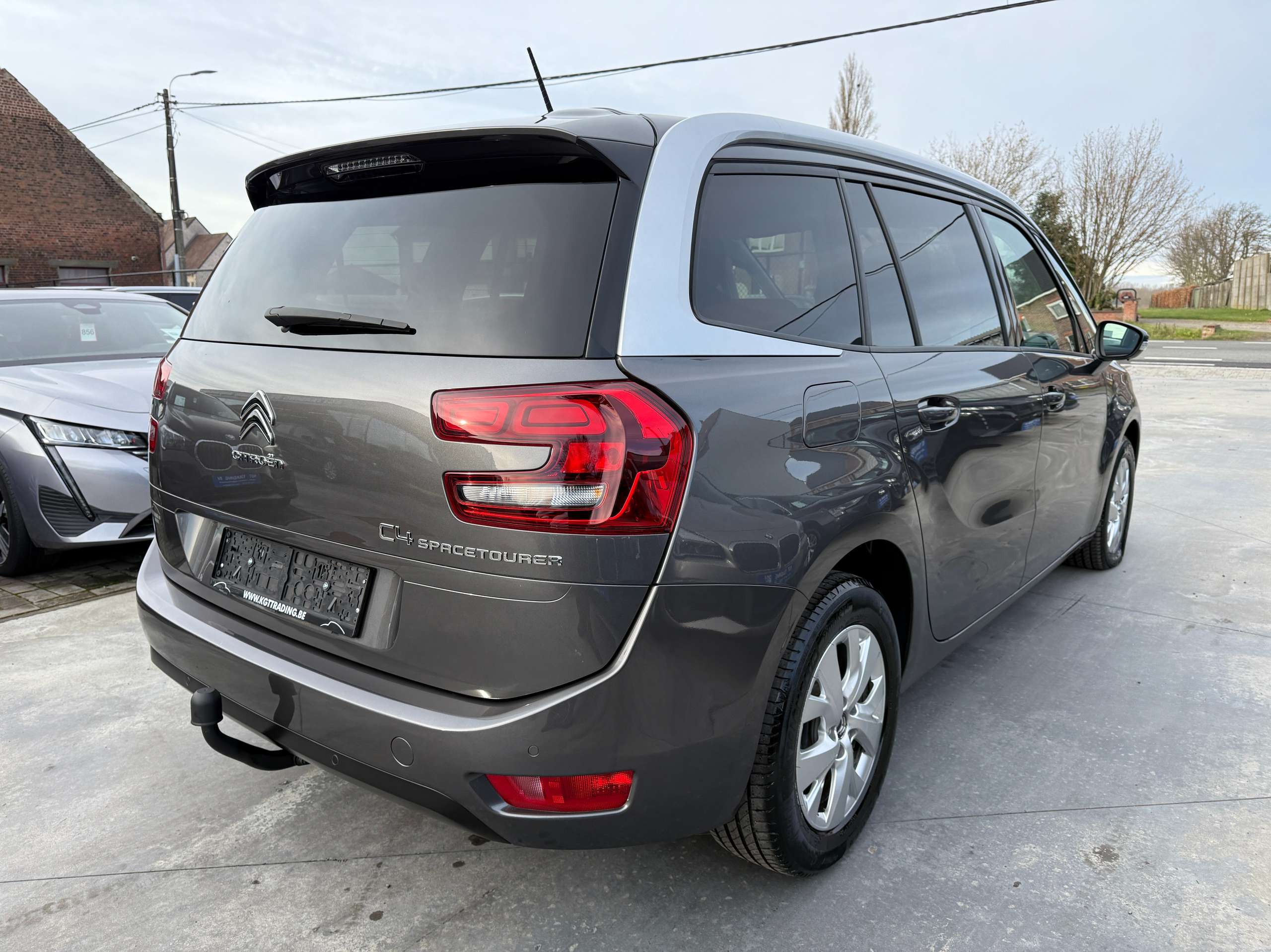 3328fd3a-734e-4d8e-ad6b-2deceef81aa45-citroen-grand-c4-spacetourer-1-2i-130pk-automaat-7-zit-navi-carplay-dab-led-alu.jpg