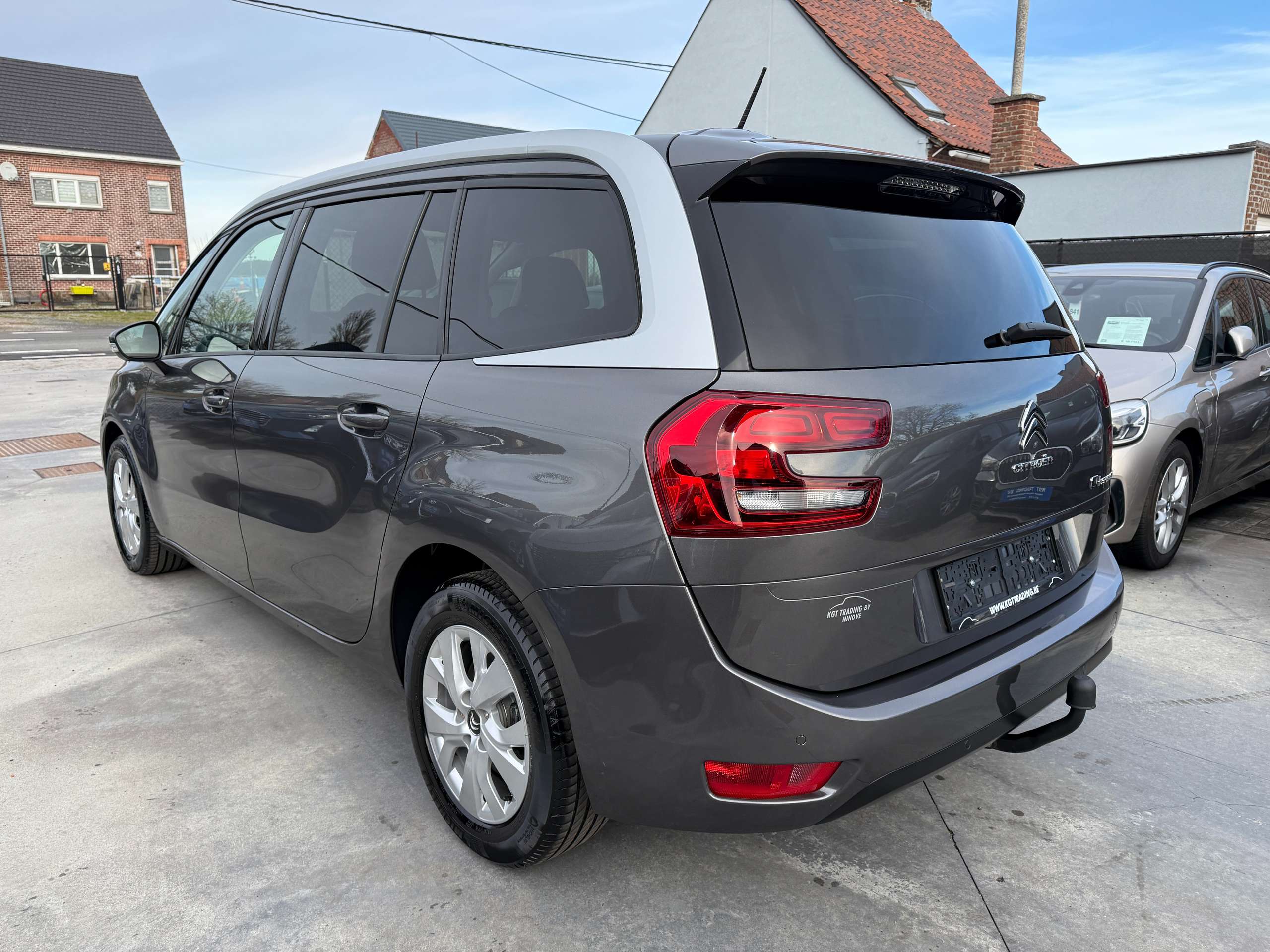 3328fd3a-734e-4d8e-ad6b-2deceef81aa47-citroen-grand-c4-spacetourer-1-2i-130pk-automaat-7-zit-navi-carplay-dab-led-alu.jpg