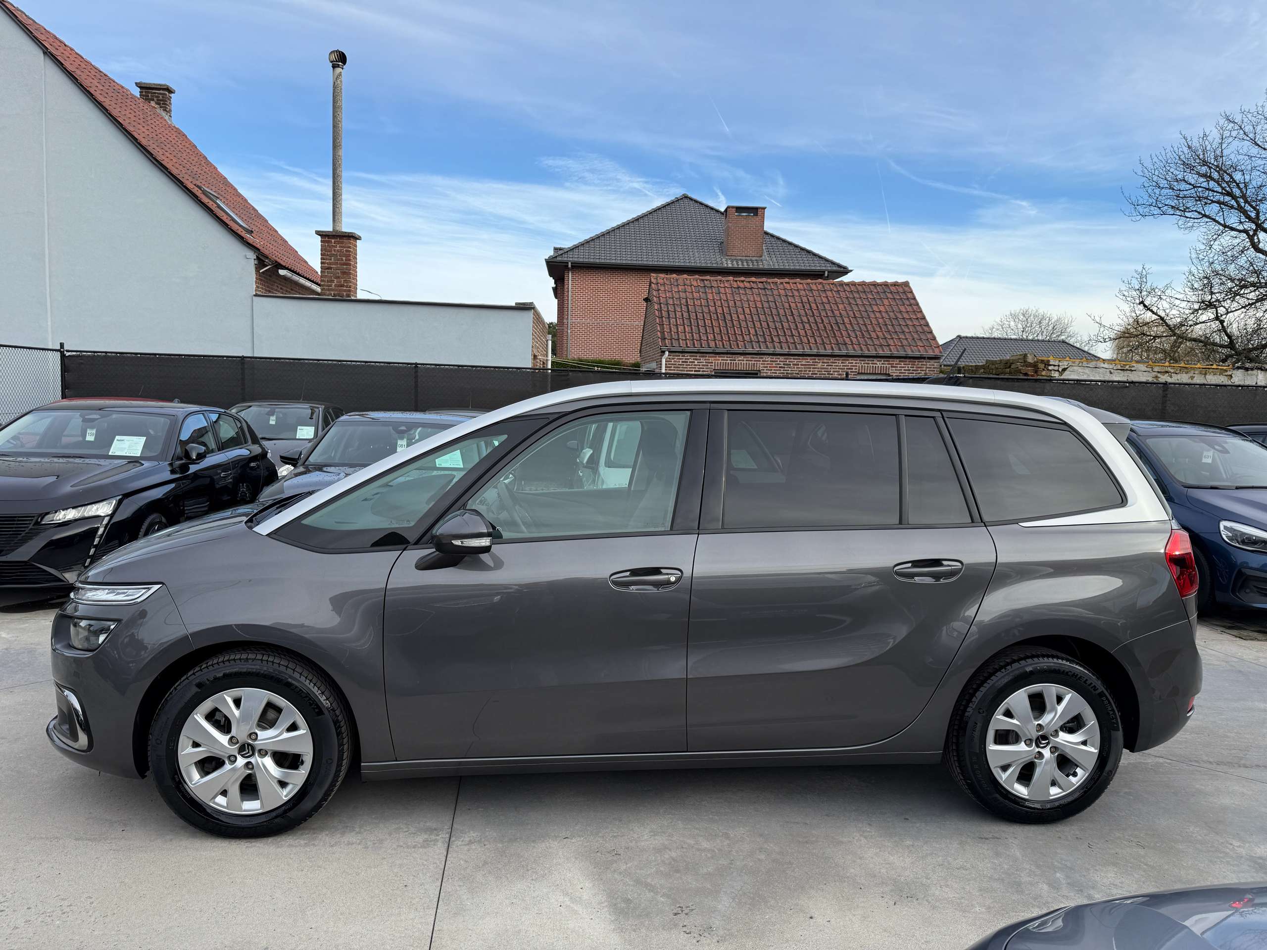 3328fd3a-734e-4d8e-ad6b-2deceef81aa48-citroen-grand-c4-spacetourer-1-2i-130pk-automaat-7-zit-navi-carplay-dab-led-alu.jpg