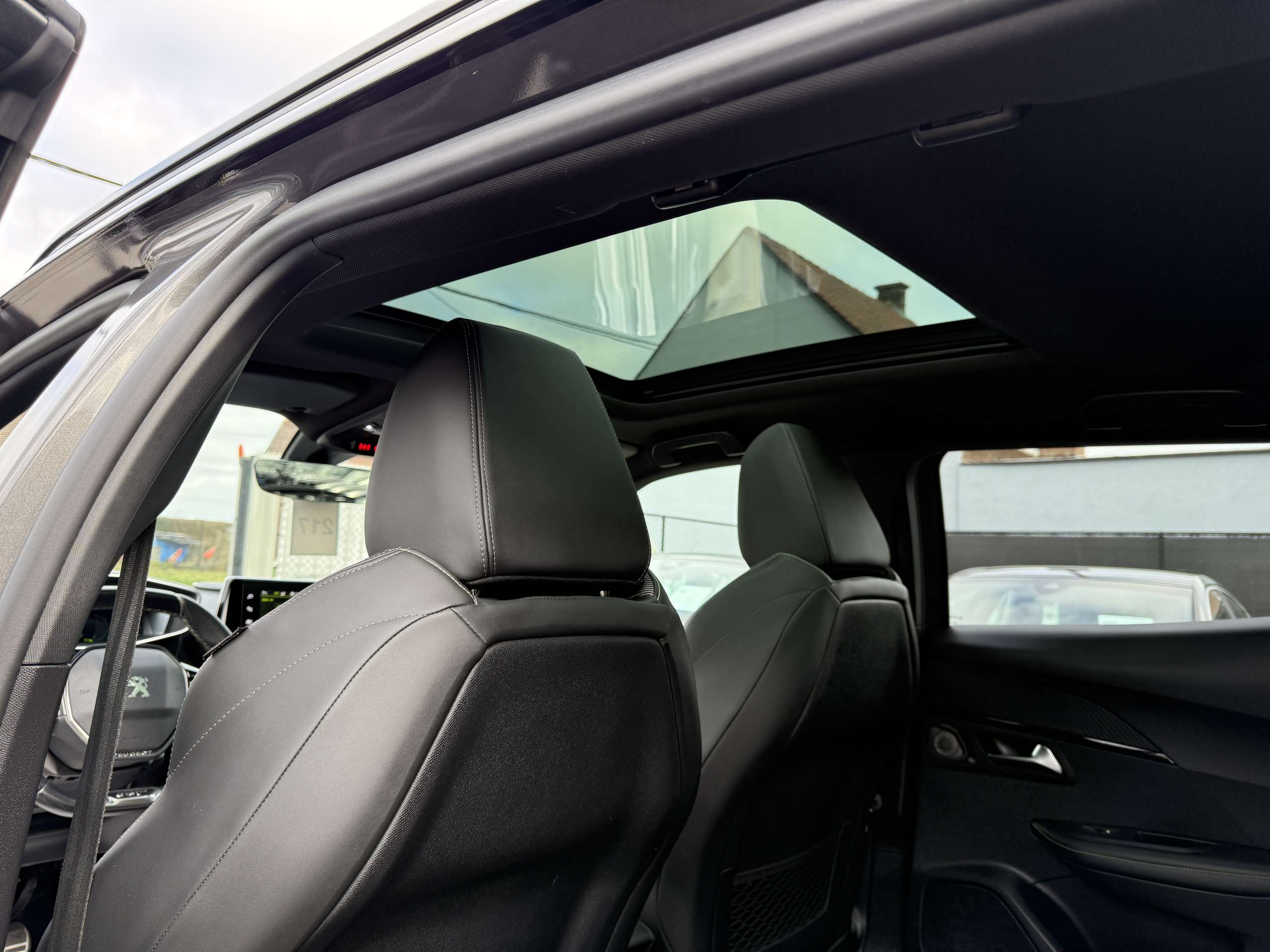 4edf8a71-afa5-4cc0-a796-74f0e3c7fb1818-peugeot-2008-1-2i-130pk-gt-line-pano-dak-camera-leder-focal-led.jpg