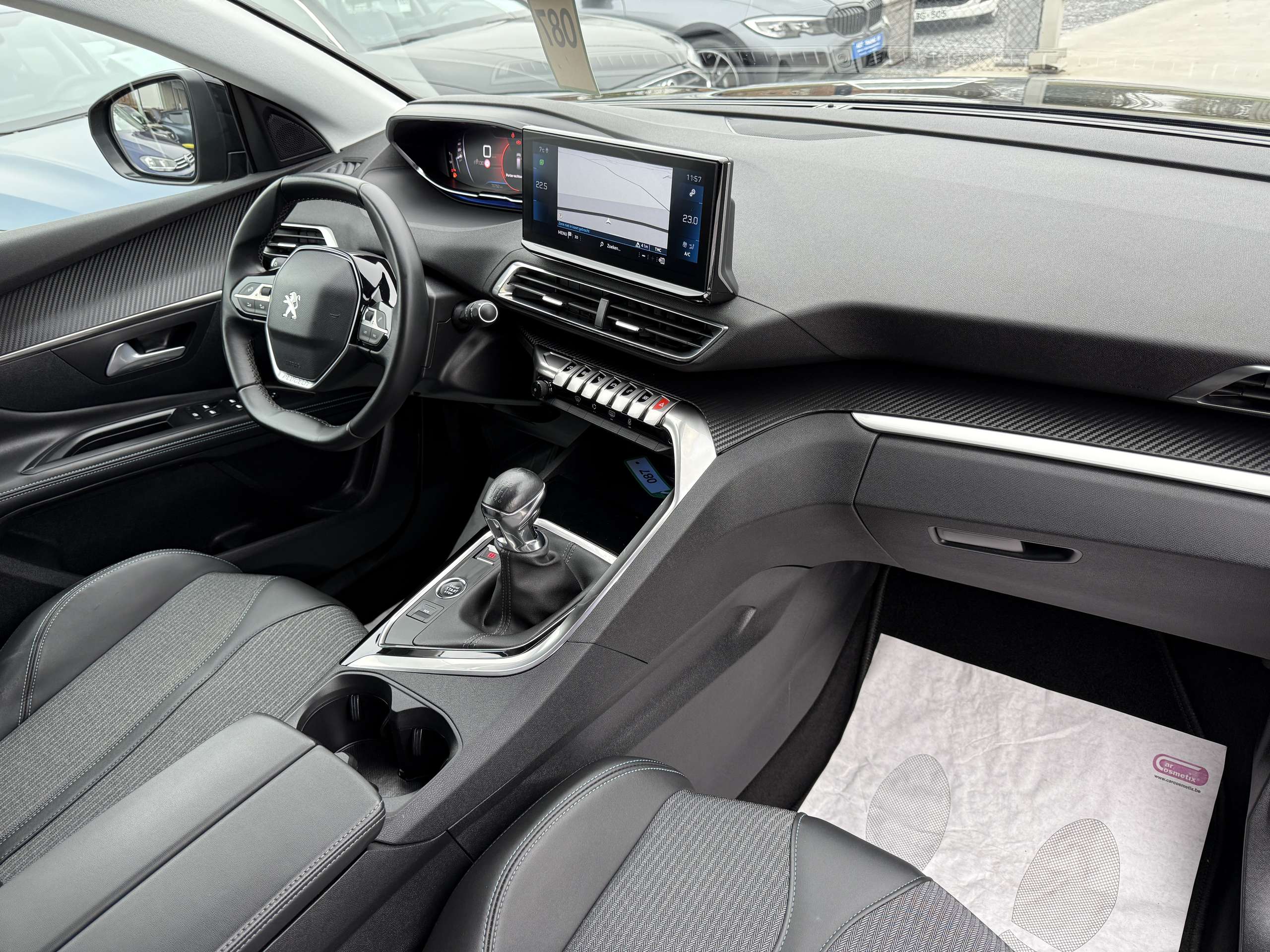 51de6101-7a3d-4dd3-8e69-130876a9fde927-peugeot-5008-1-2i-130pk-facelift-7-zit-navi-leder-camera-led.jpg