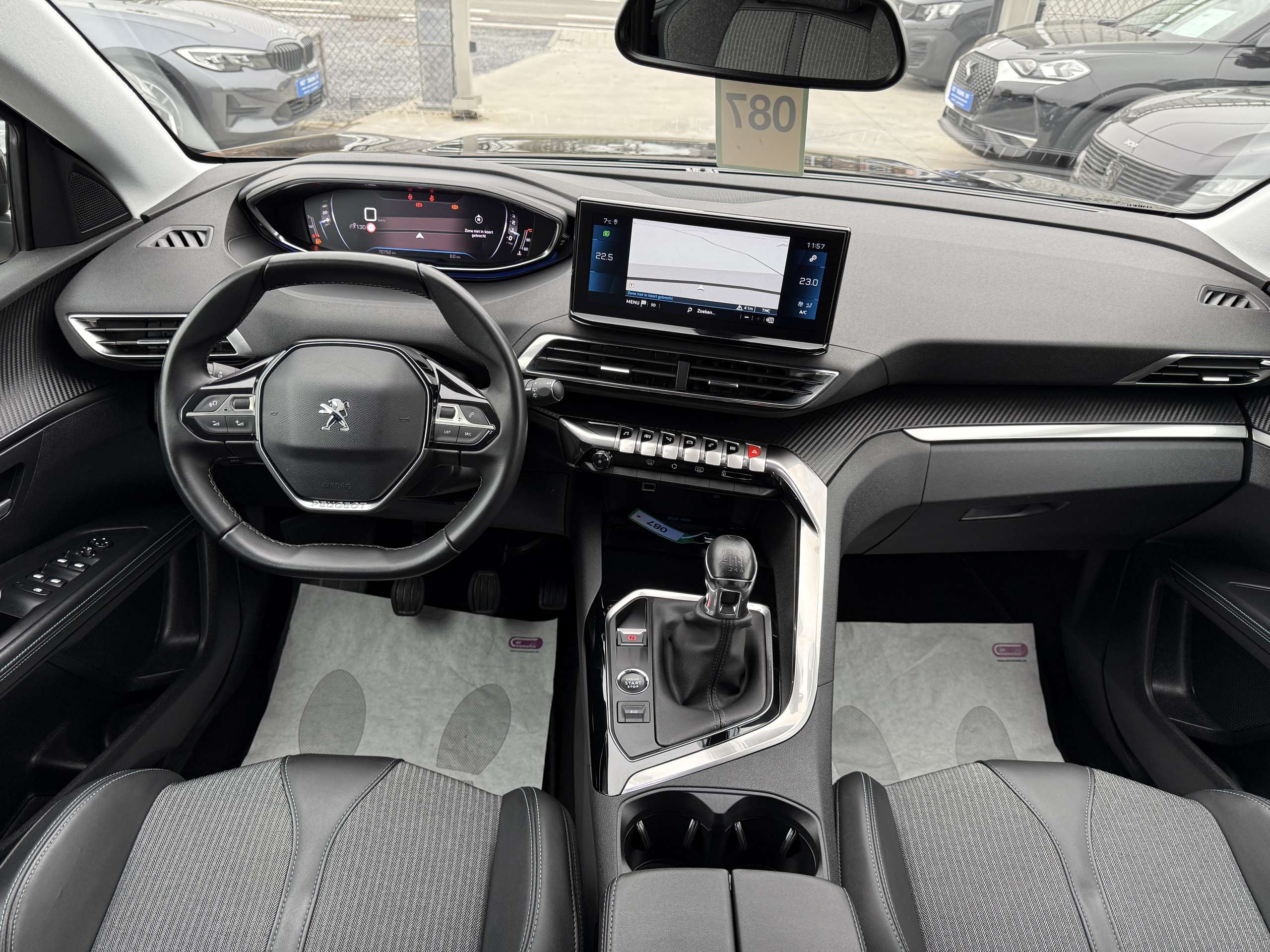 51de6101-7a3d-4dd3-8e69-130876a9fde930-peugeot-5008-1-2i-130pk-facelift-7-zit-navi-leder-camera-led.jpg