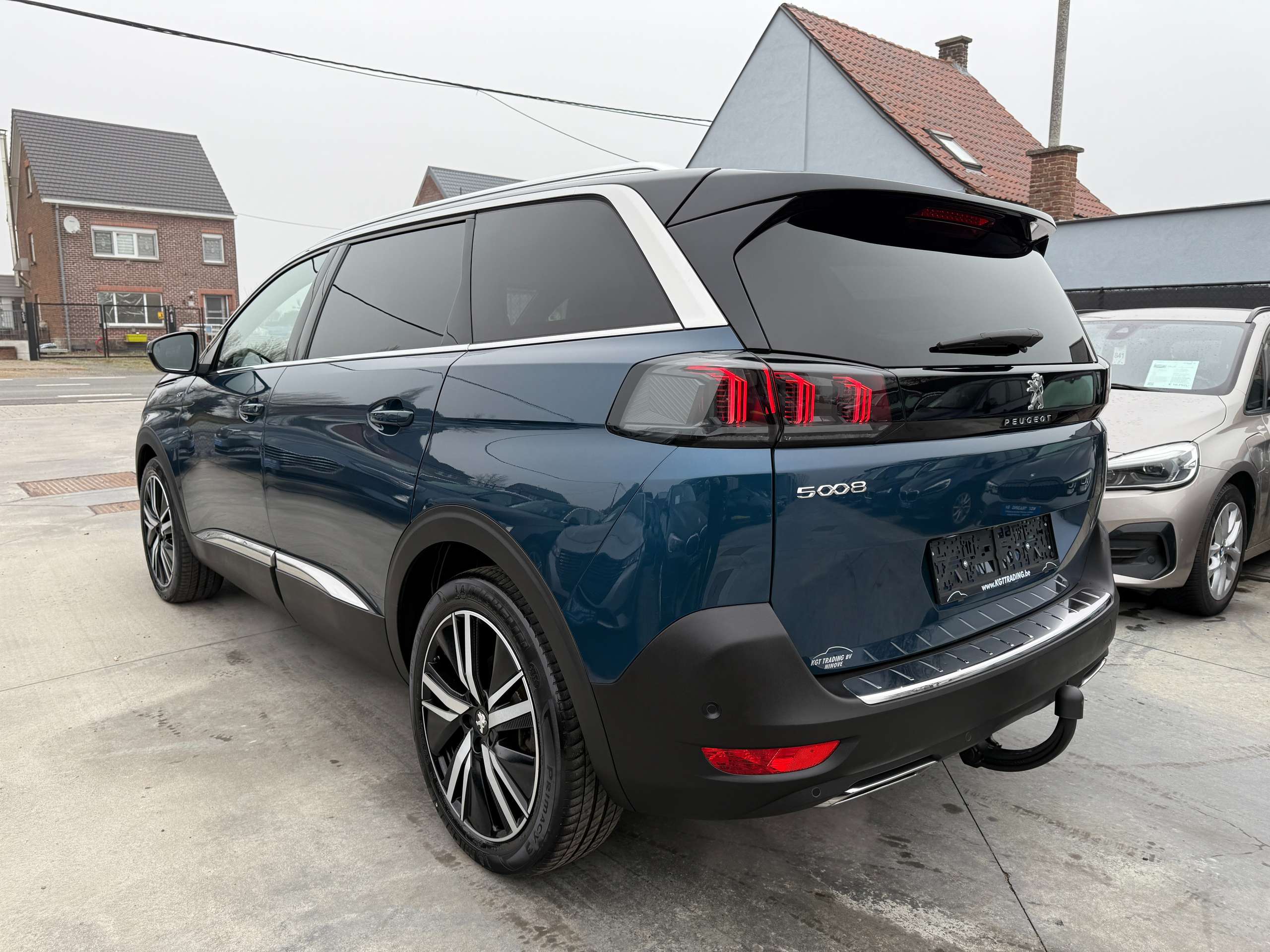 647f1b3d-6c66-490c-b8a3-6bd36ba687637-peugeot-5008-1-2i-gt-automaat-7-zit-focal-zwart-leder-carplay.jpg