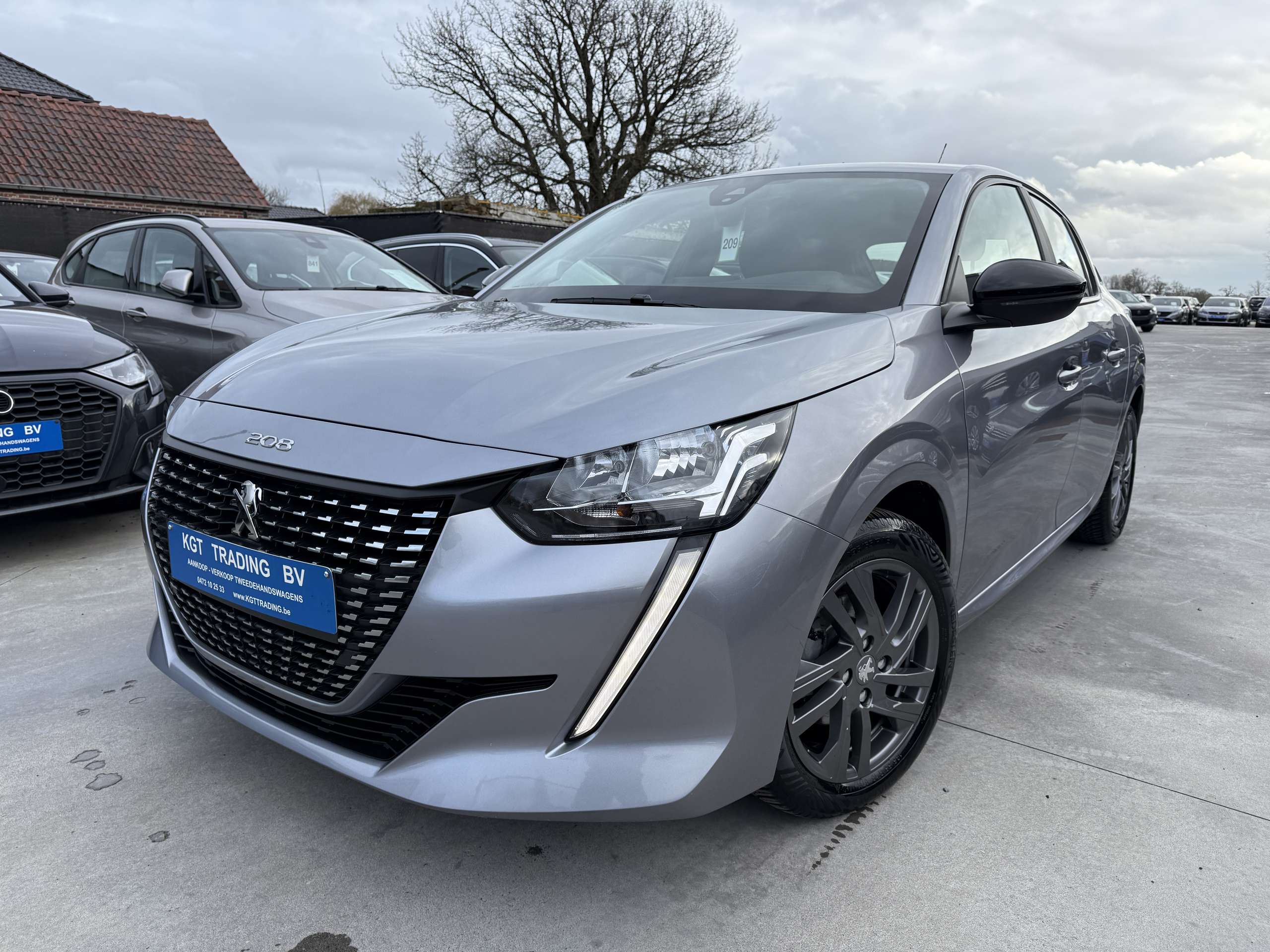 6a93b625-efc4-4c28-b73e-d8798d69e1b21-peugeot-208-1-2i-5-deurs-navigatie-carplay-pdc-alu-dab-carpass.jpg