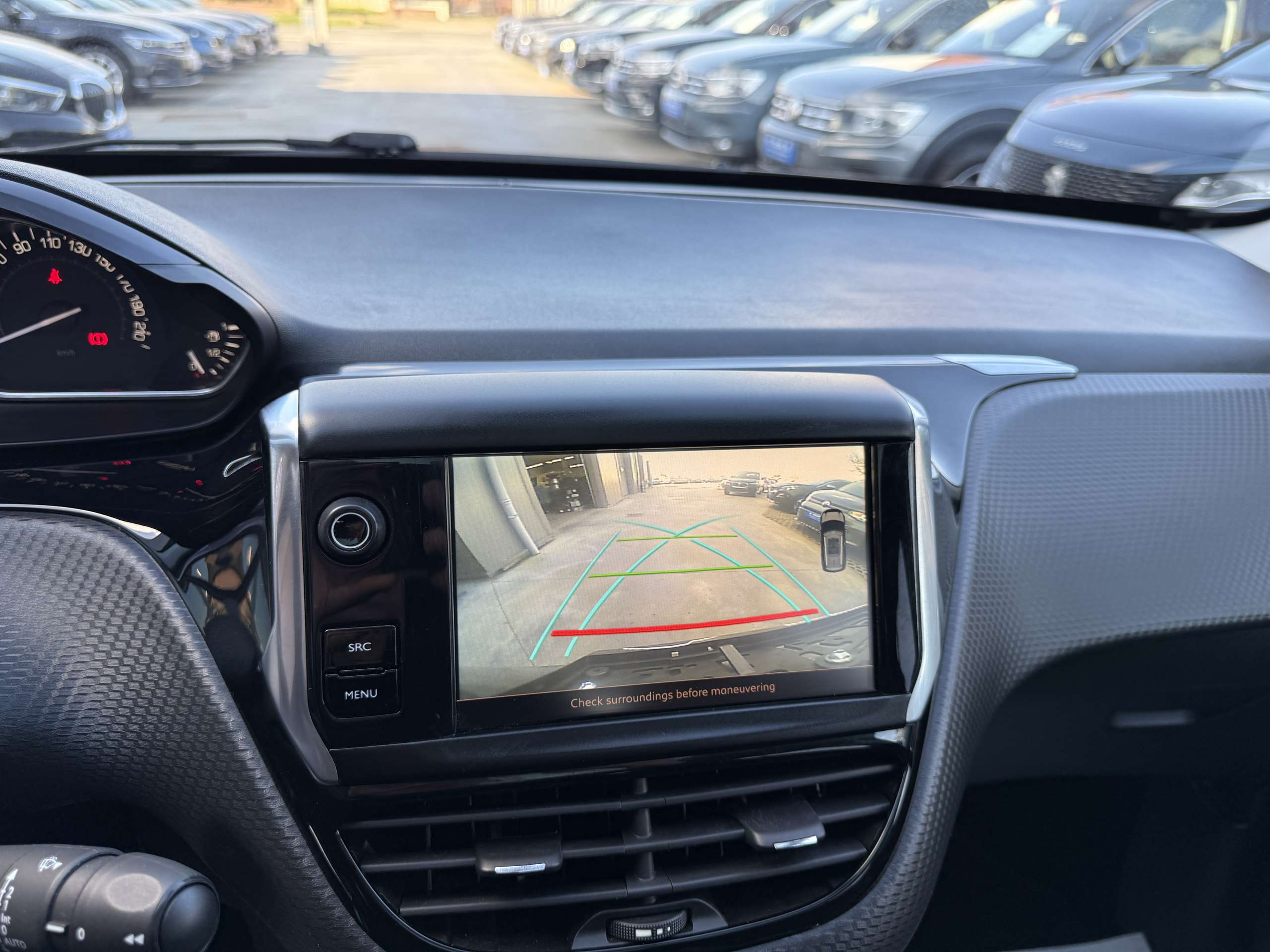 6ae04cfe-0f79-406f-82c6-be39714e0b5920-peugeot-2008-1-2i-allure-navigatie-pano-dak-camera-carplay-lede.jpg