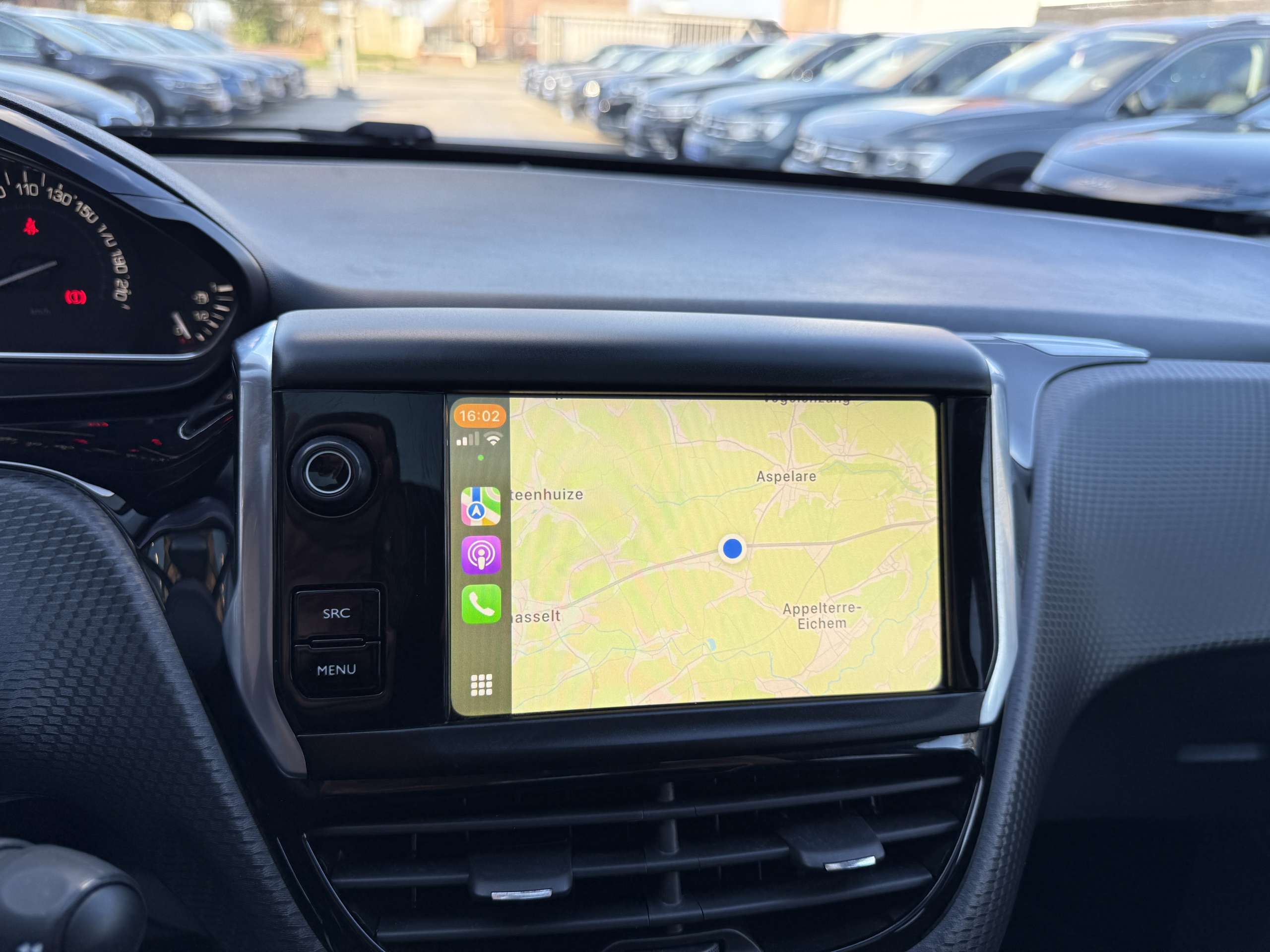 6ae04cfe-0f79-406f-82c6-be39714e0b5924-peugeot-2008-1-2i-allure-navigatie-pano-dak-camera-carplay-lede.jpg