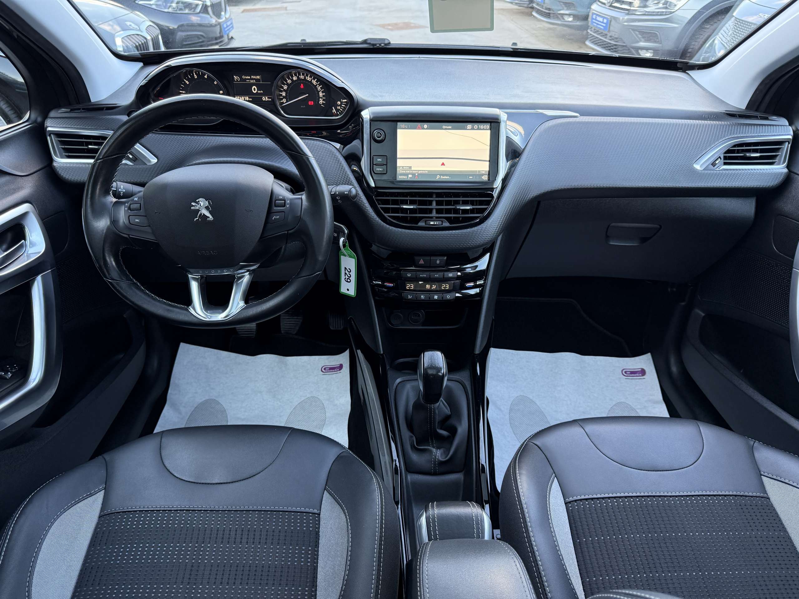 6ae04cfe-0f79-406f-82c6-be39714e0b5930-peugeot-2008-1-2i-allure-navigatie-pano-dak-camera-carplay-lede.jpg