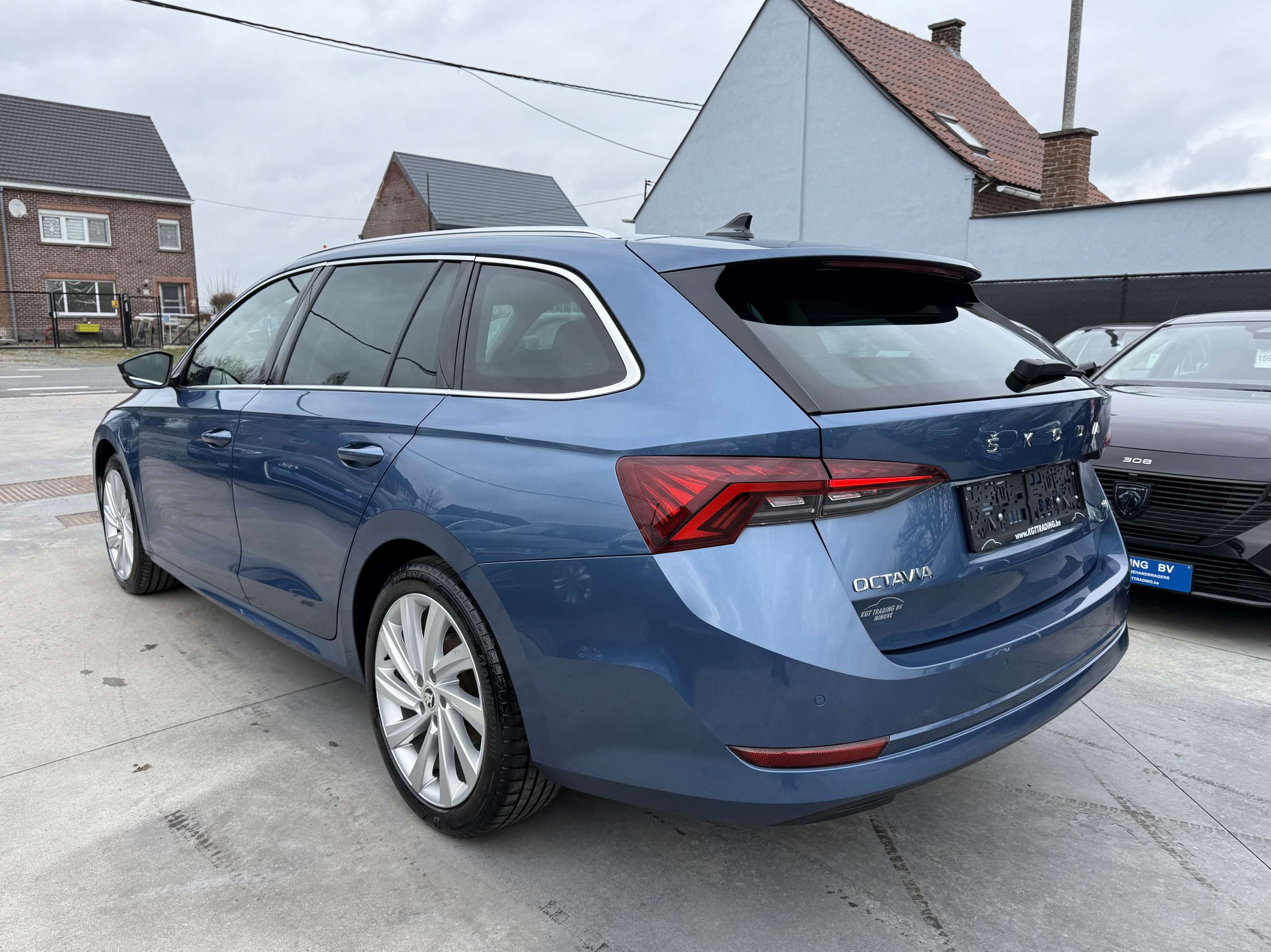 8336e469-1d34-41c1-a495-b56be67e66d47-skoda-octavia-1-4-tsi-phev-hybride-automaat-navi-full-led-camera.jpg