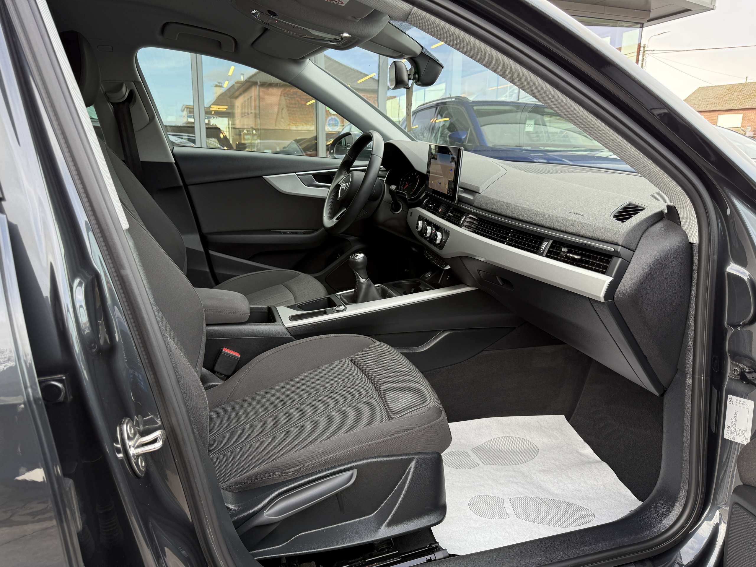 9556c3a0-1171-40e7-a1d9-3c5461158d8125-audi-a4-35-tfsi-avant-navigatie-full-led-trekhaak-virtual.jpg