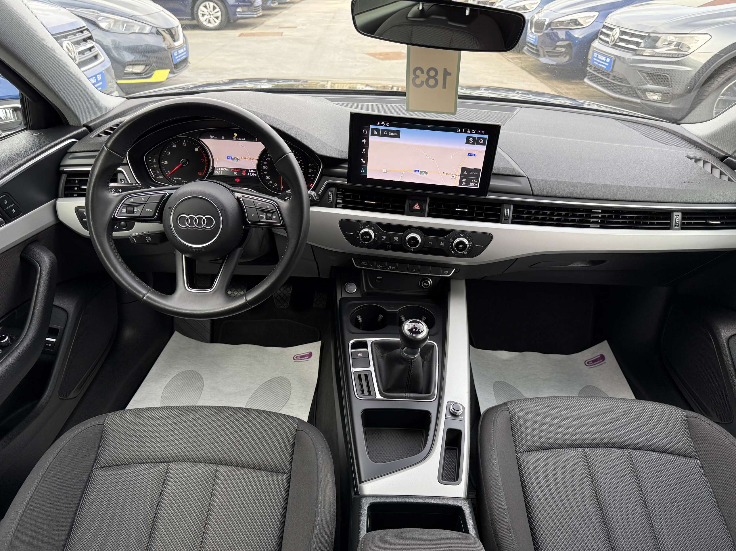 9556c3a0-1171-40e7-a1d9-3c5461158d8128-audi-a4-35-tfsi-avant-navigatie-full-led-trekhaak-virtual.jpg