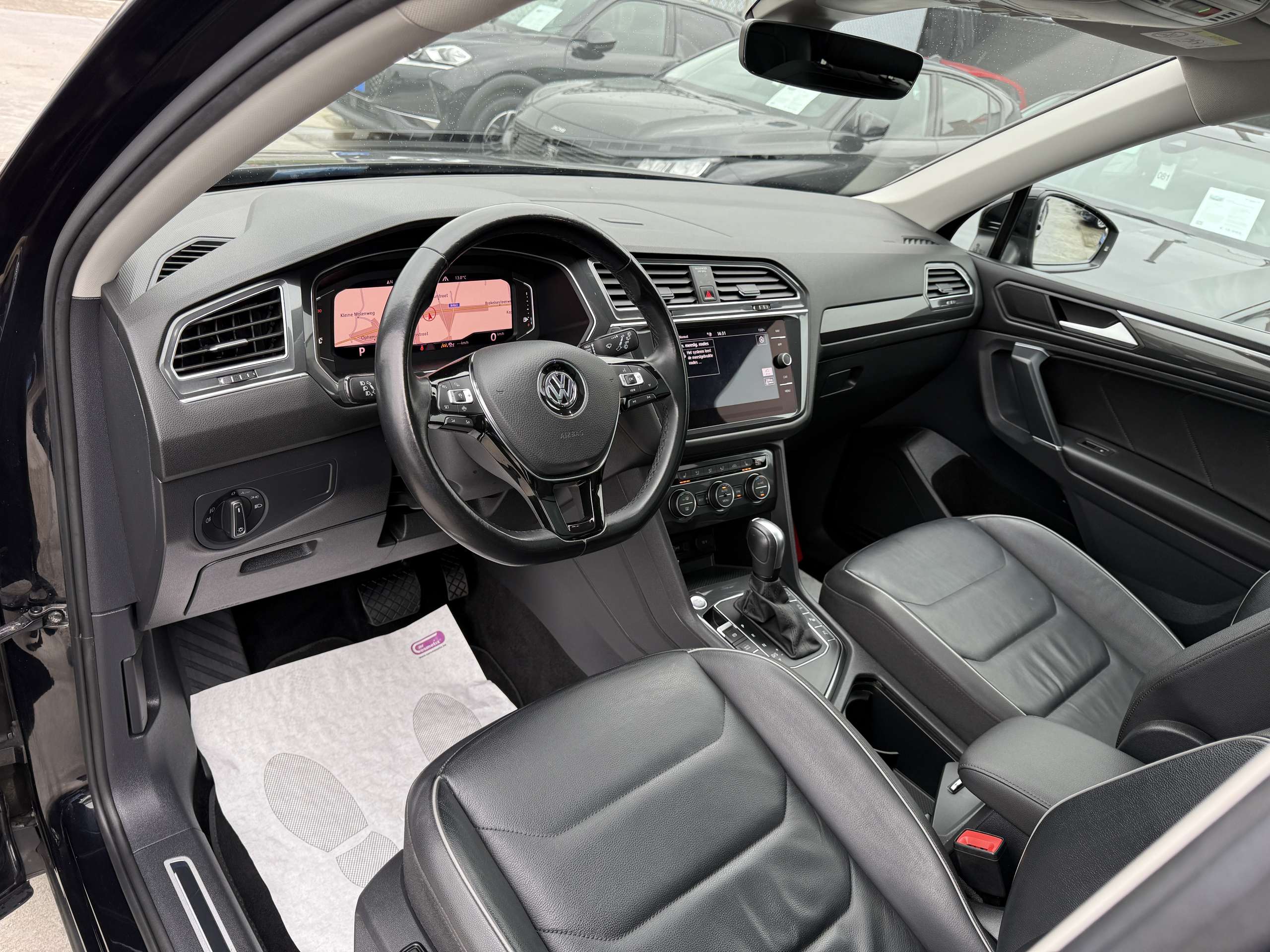b31f92db-b417-4057-8f88-6d3d9673e2b714-volkswagen-tiguan-allspace-1-5-tsi-r-line-7-zit-automaat-full-led-navi-leder.jpg