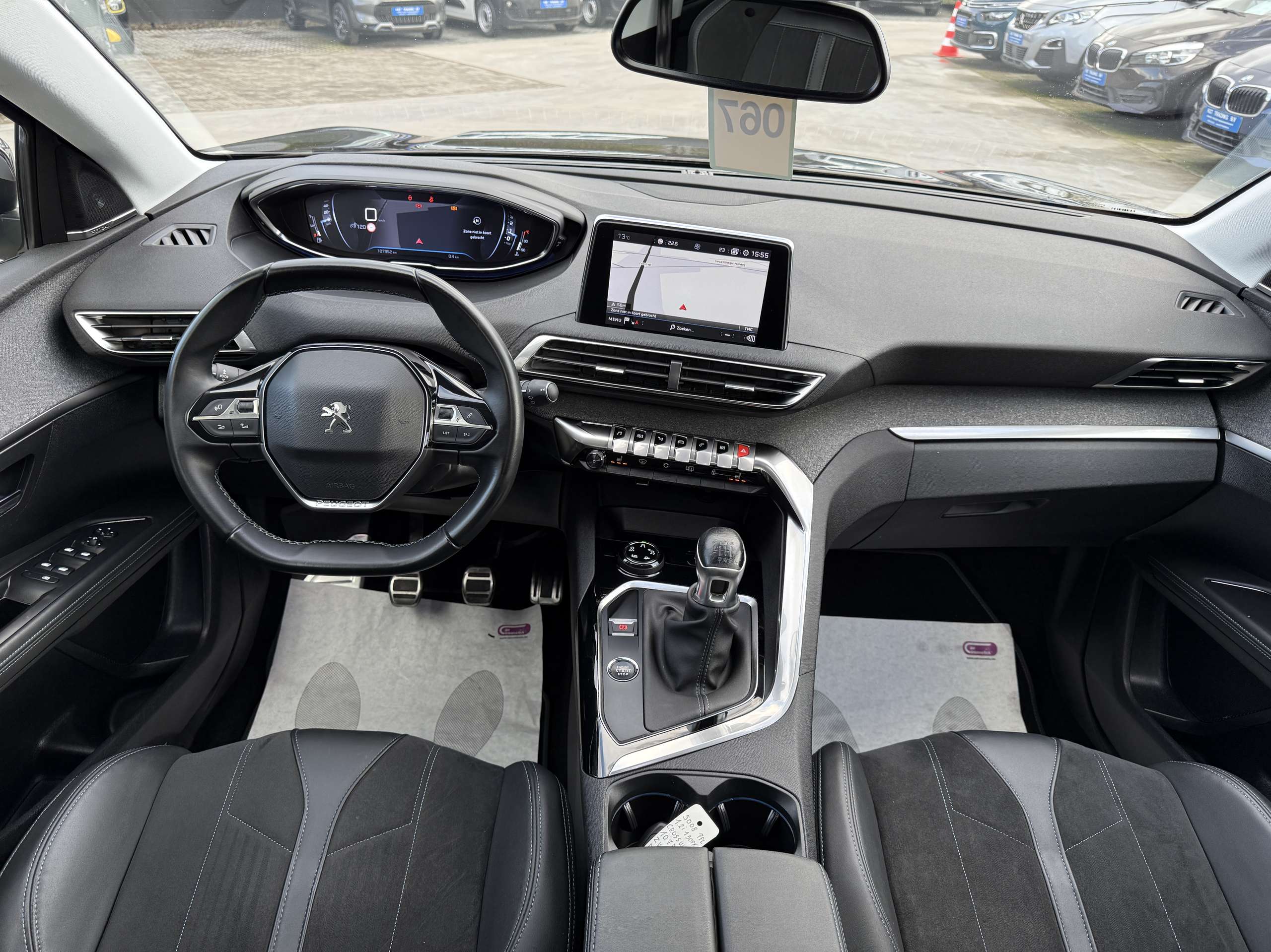 b400d698-114d-46c4-8c03-a3e0e9f130d133-peugeot-5008-1-2i-130pk-7zit-crossway-opendak-leder-navi-led.jpg