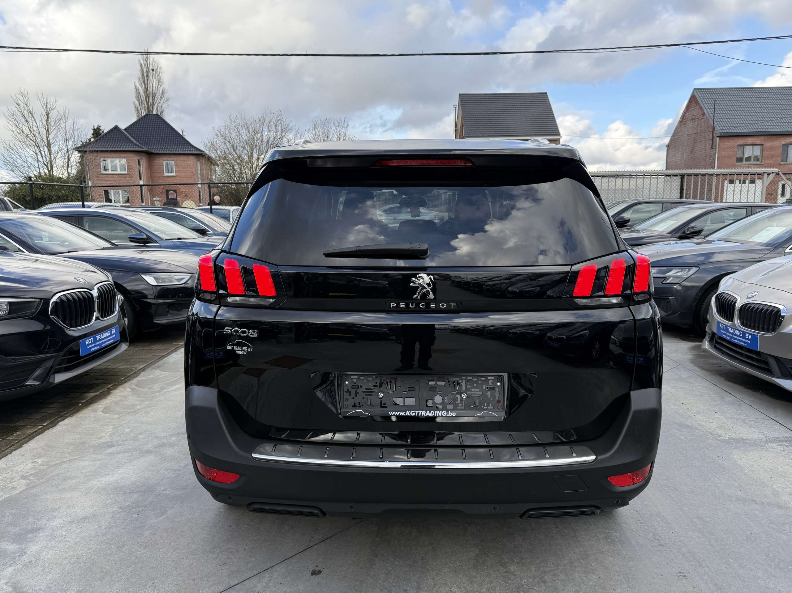 b400d698-114d-46c4-8c03-a3e0e9f130d16-peugeot-5008-1-2i-130pk-7zit-crossway-opendak-leder-navi-led.jpg