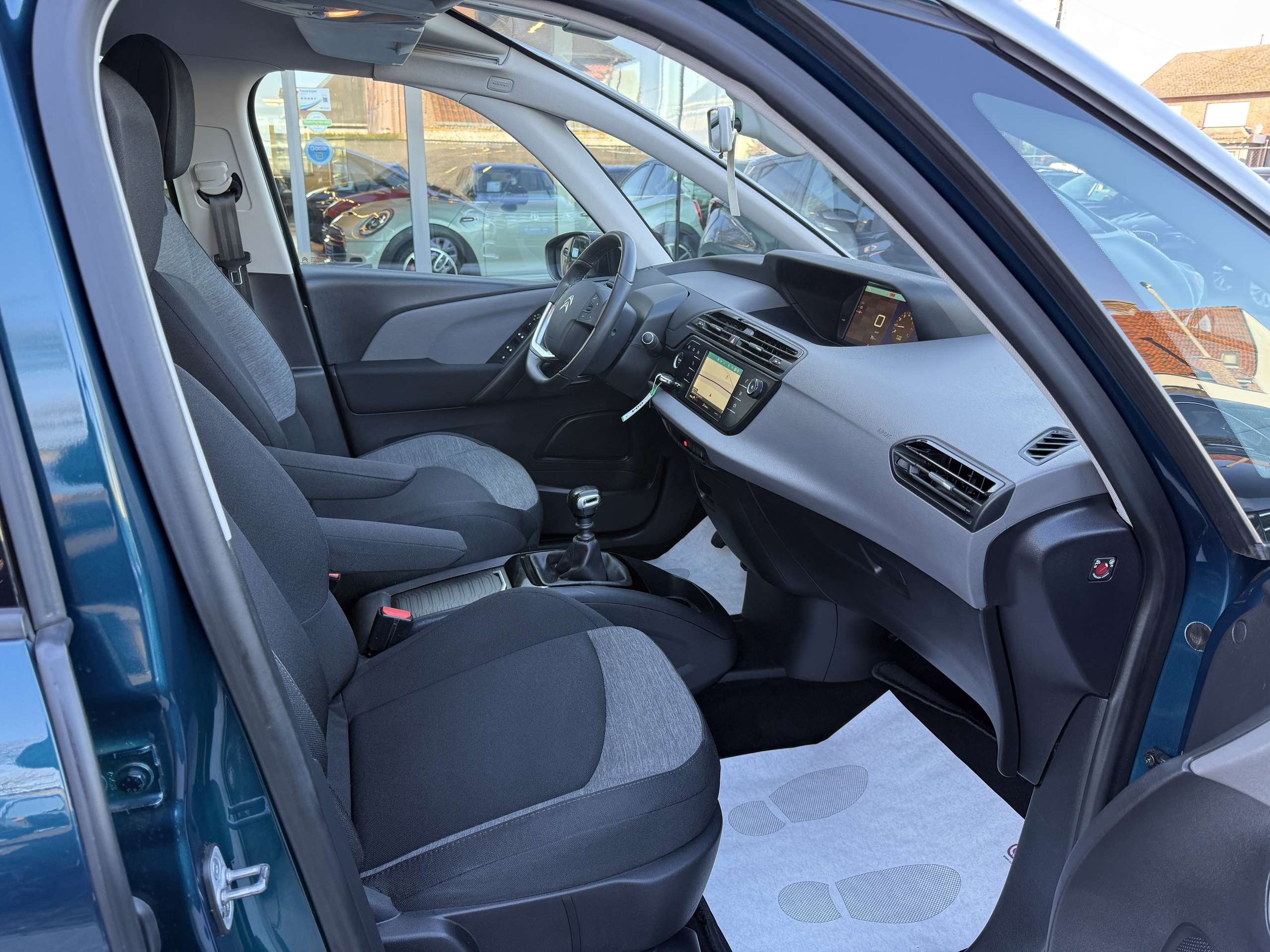 bcf3bd0f-f735-45bf-8289-7ef69e367af524-citroen-grand-c4-spacetourer-1-2i-130pk-7-zetels-camera-navi-carplay-led-pdc.jpg