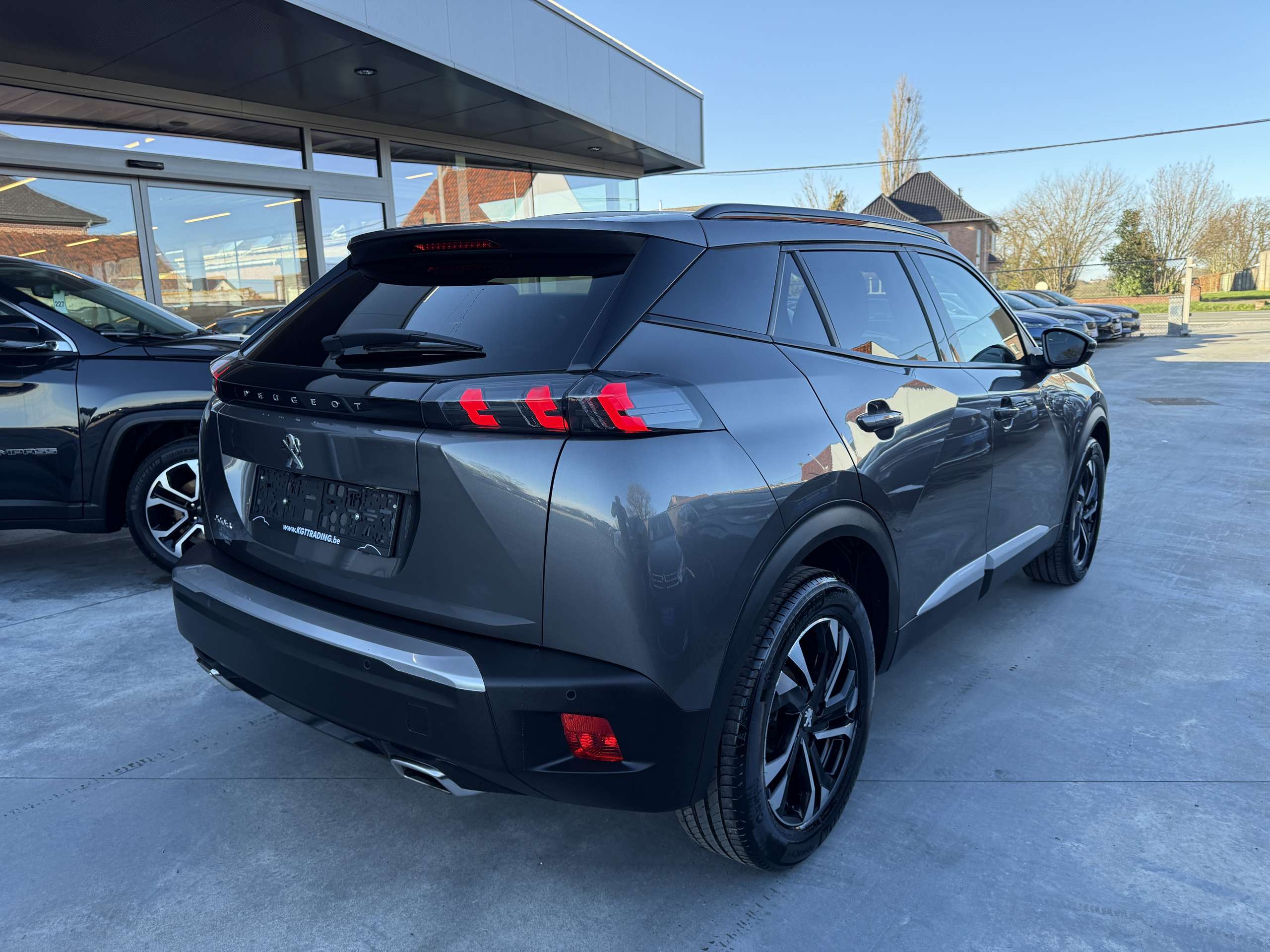 c667dd19-ae02-442d-9eb3-8074519990d05-peugeot-2008-1-2i-automaat-navi-leder-camera-full-led-carplay.jpg