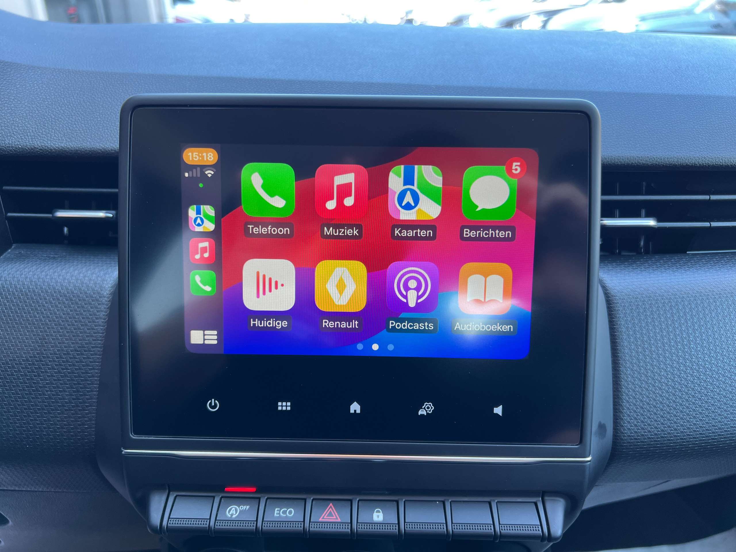 cbe78708-2637-4efb-987d-f4cbb00603ee24-renault-clio-1-0-tce-navigatie-full-led-dab-carplay-pdc-airco.jpg