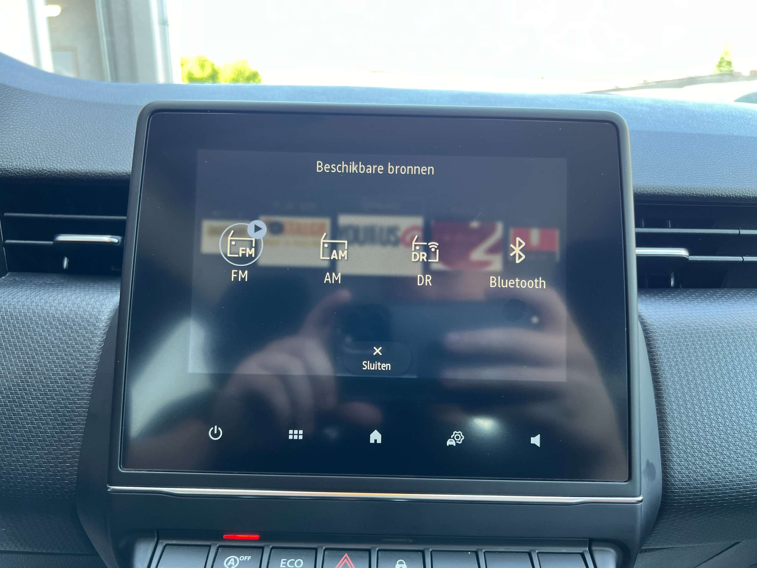cbe78708-2637-4efb-987d-f4cbb00603ee25-renault-clio-1-0-tce-navigatie-full-led-dab-carplay-pdc-airco.jpg
