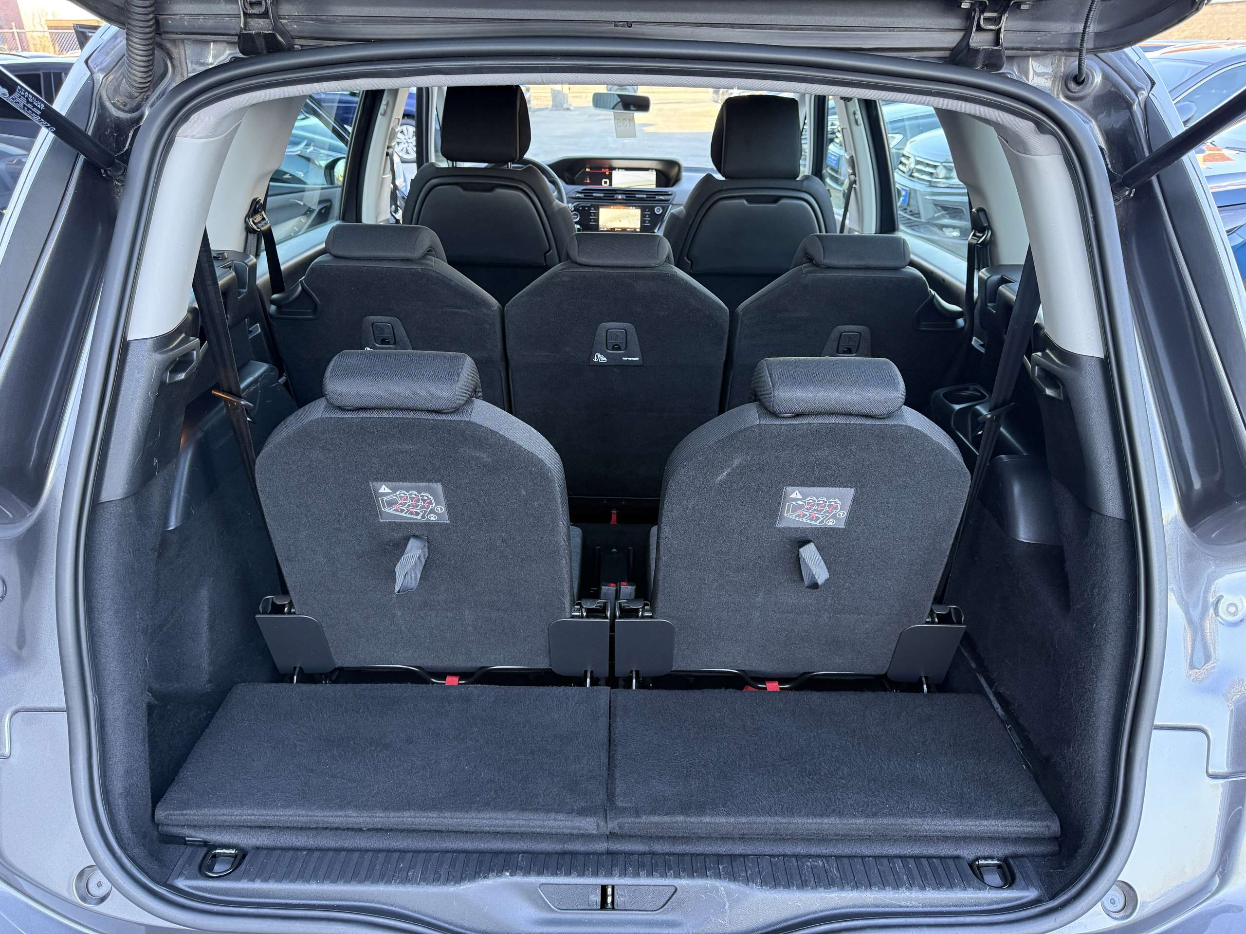 d3dfb57f-58f7-47e9-9c14-e92230c0311115-citroen-grand-c4-spacetourer-1-2i-130pk-7-zetels-facelift-camera-navi-carplay.jpg