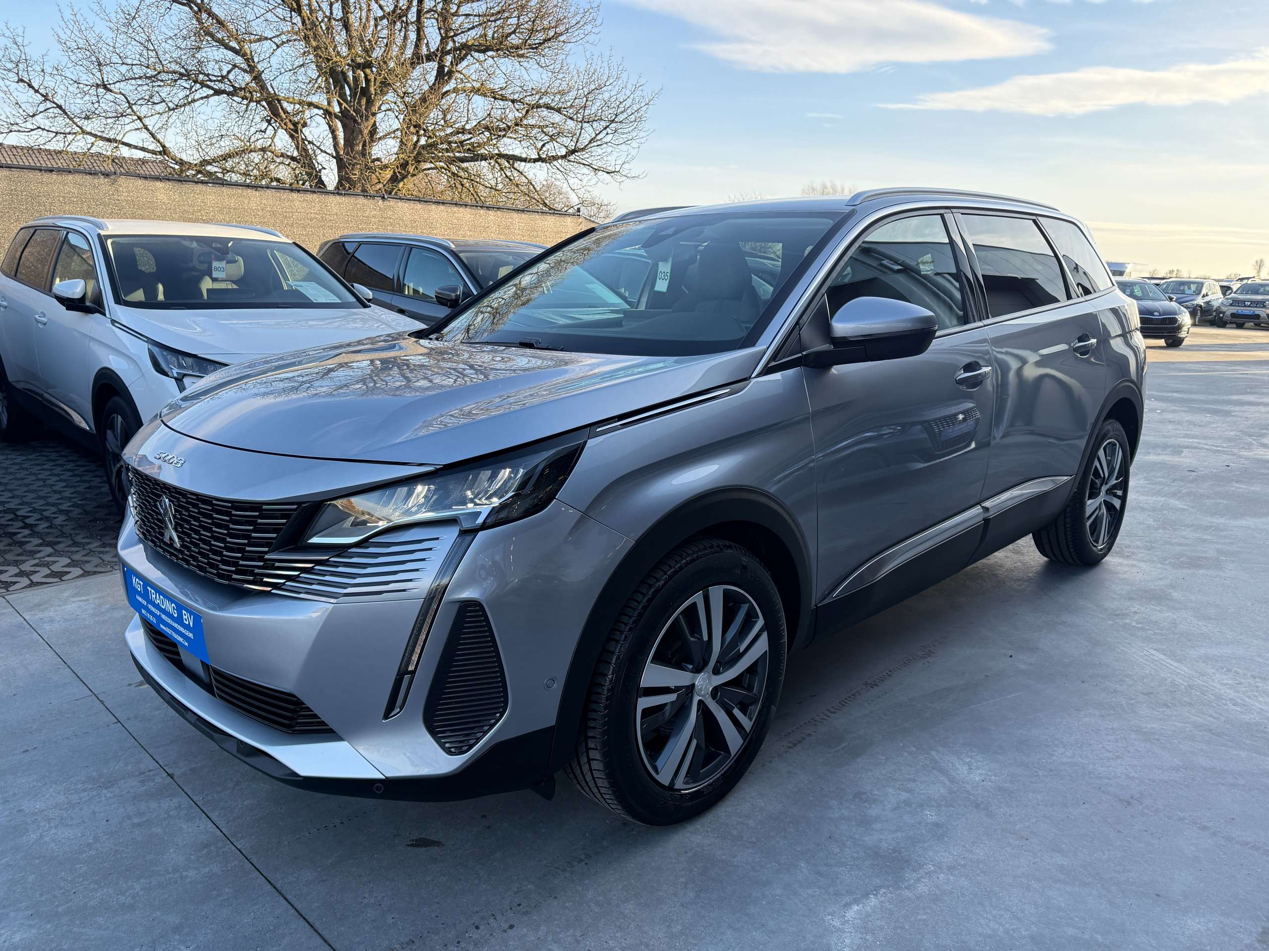 d5f0bd5c-6122-4a1f-8ee9-593dcbd0fcdd9-peugeot-5008-1-2i-130pk-7-zetels-facelift-full-led-camera-leder.jpg