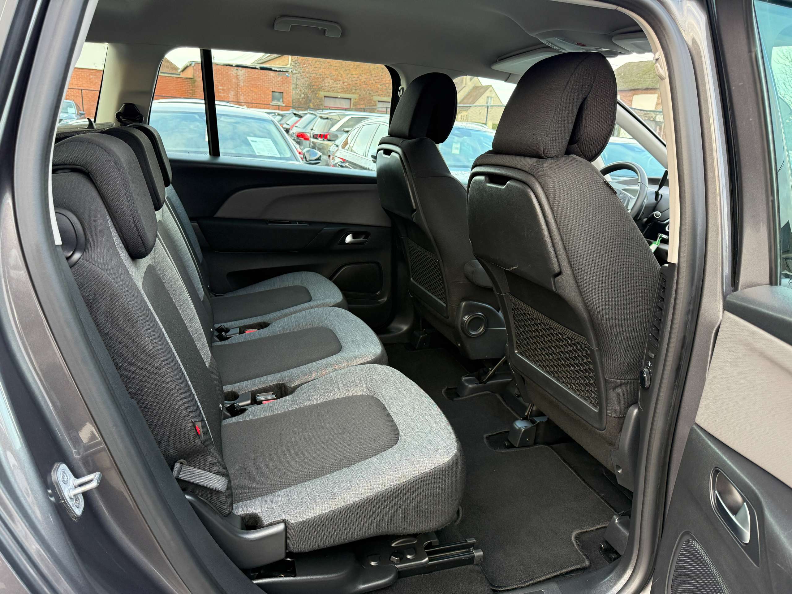 db7c449e-f308-4412-93d7-0718ad9dada725-citroen-grand-c4-spacetourer-1-2i-130pk-automaat-7-zit-navigatie-carplay-led.jpg
