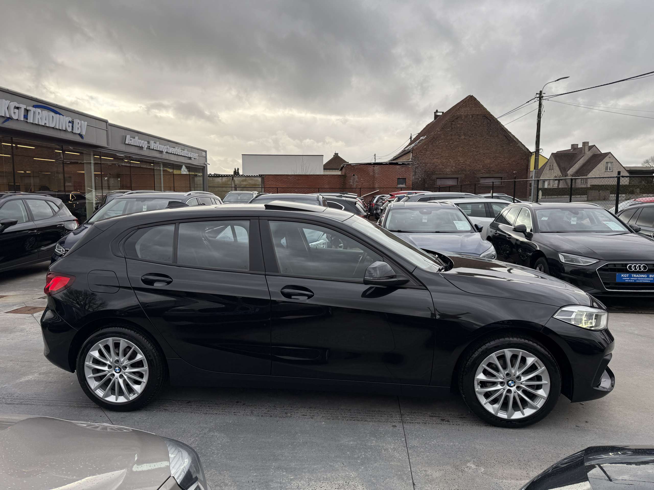 f99eac74-33b2-46b1-99a3-2d5ce98581034-bmw-116-ia-automaat-navi-full-led-opendak-carplay-pdc-alu.jpg