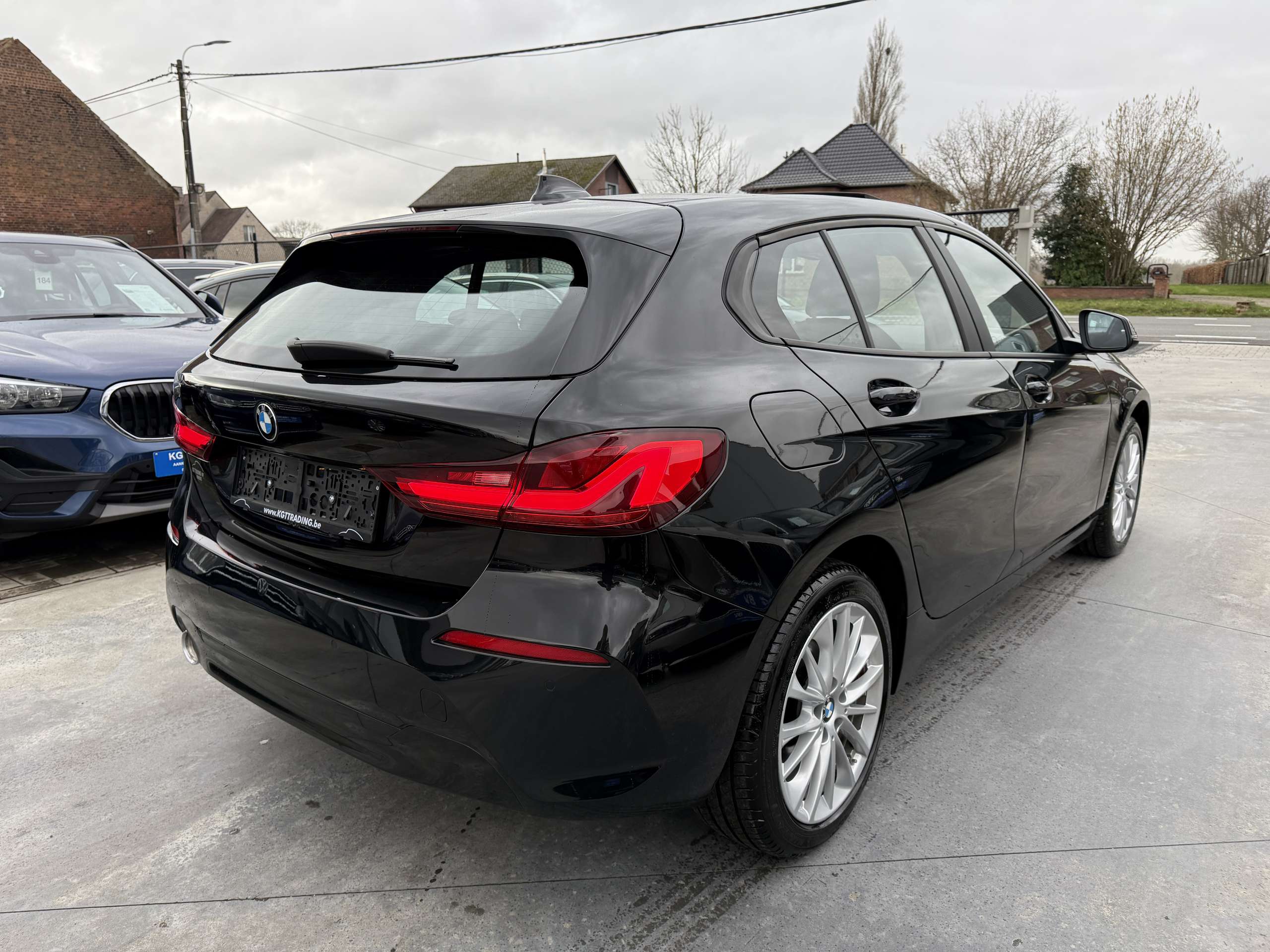 f99eac74-33b2-46b1-99a3-2d5ce98581035-bmw-116-ia-automaat-navi-full-led-opendak-carplay-pdc-alu.jpg