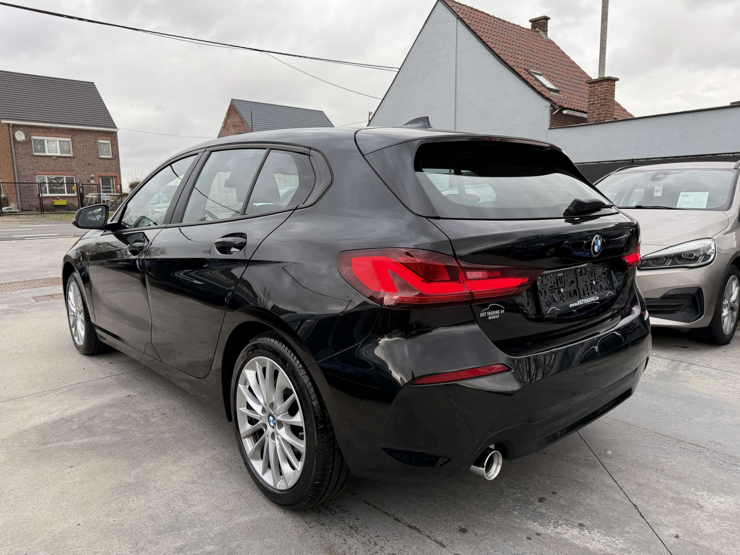 f99eac74-33b2-46b1-99a3-2d5ce98581037-bmw-116-ia-automaat-navi-full-led-opendak-carplay-pdc-alu.jpg