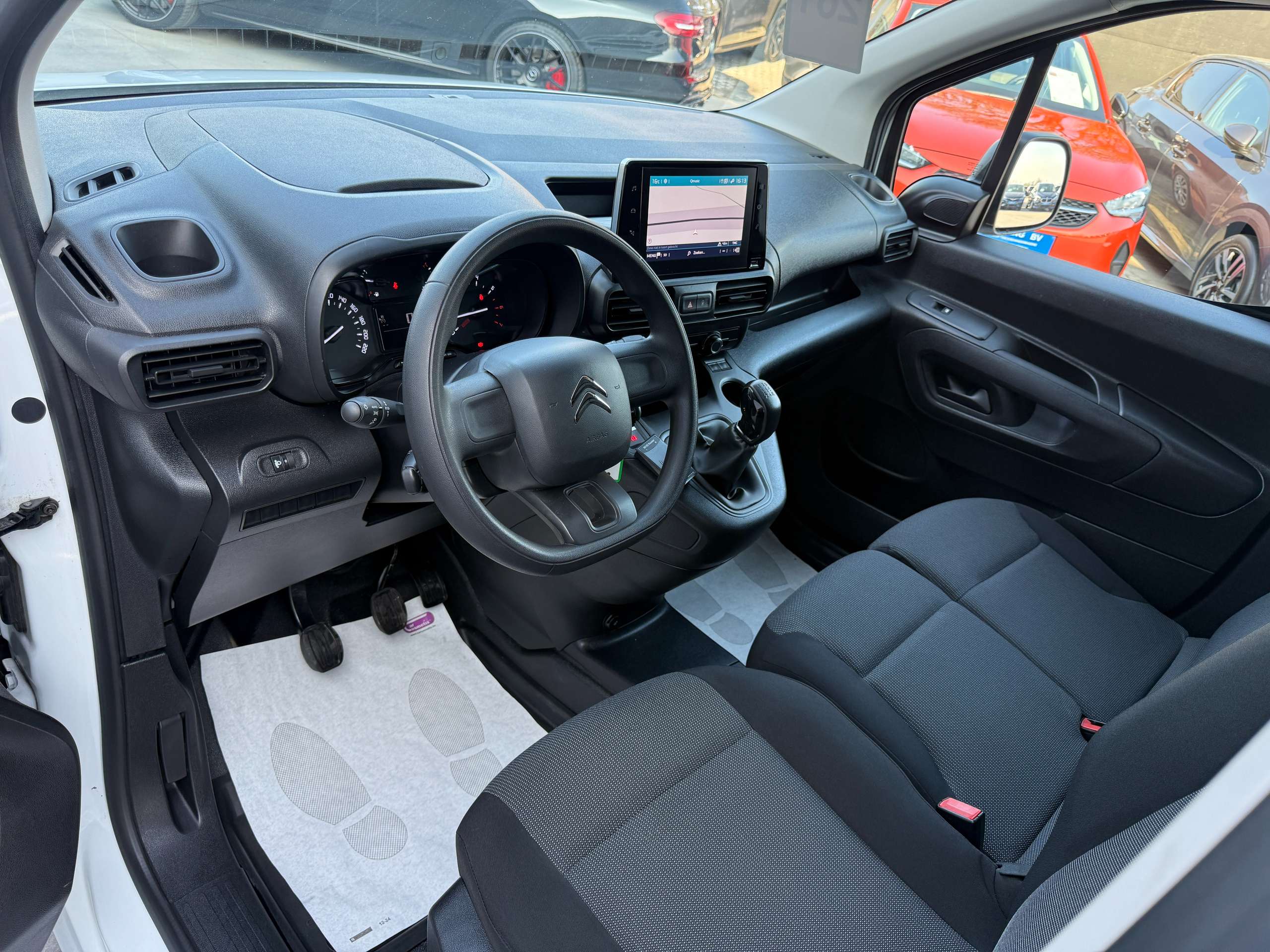 01eda7c9-ff1e-455c-b50f-5fc7ef3142a112-citroen-berlingo-1-5-bluehdi-xl-l2-3-zit-navigatie-pdc-carplay-dab.jpg
