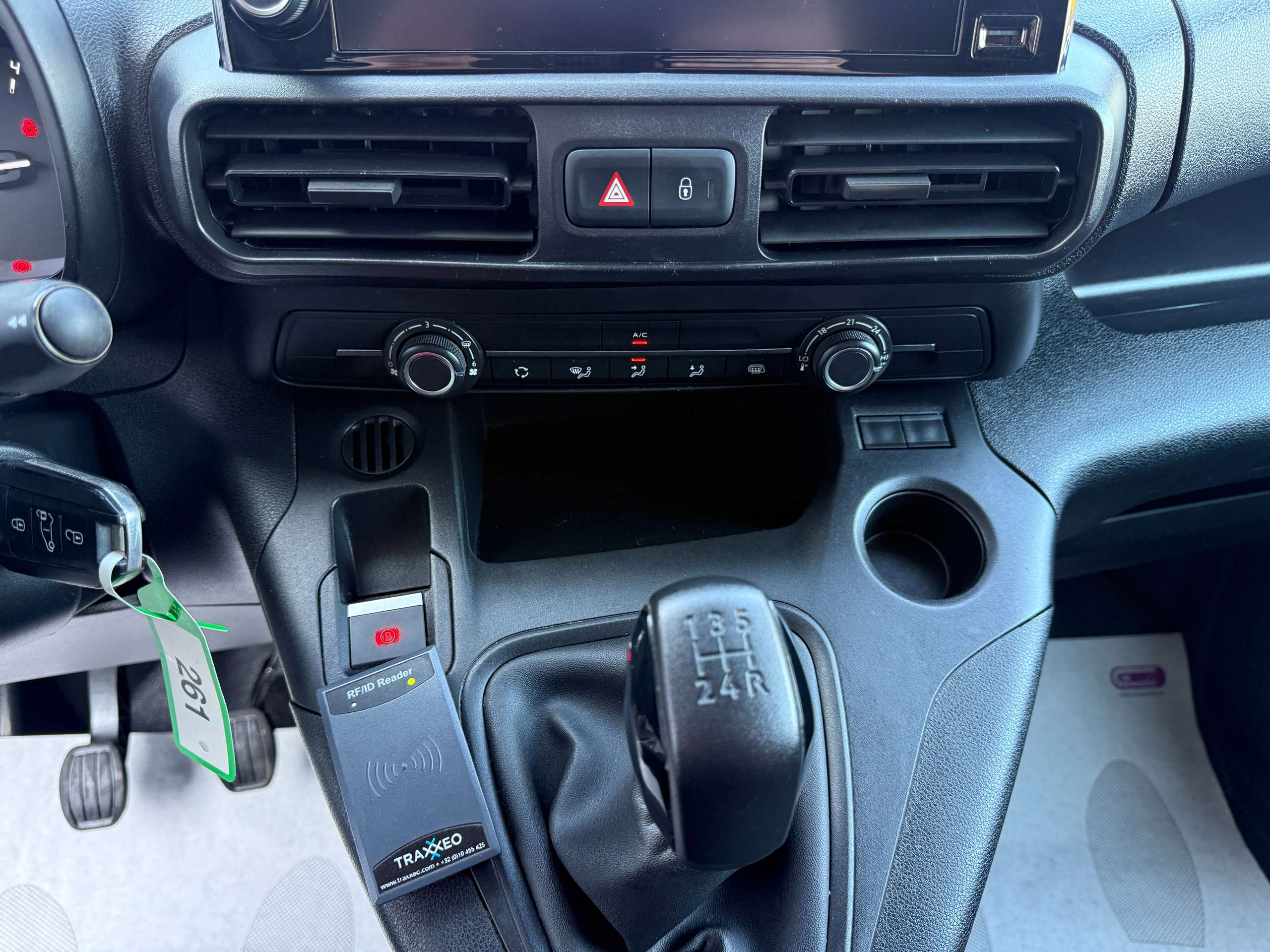 01eda7c9-ff1e-455c-b50f-5fc7ef3142a119-citroen-berlingo-1-5-bluehdi-xl-l2-3-zit-navigatie-pdc-carplay-dab.jpg